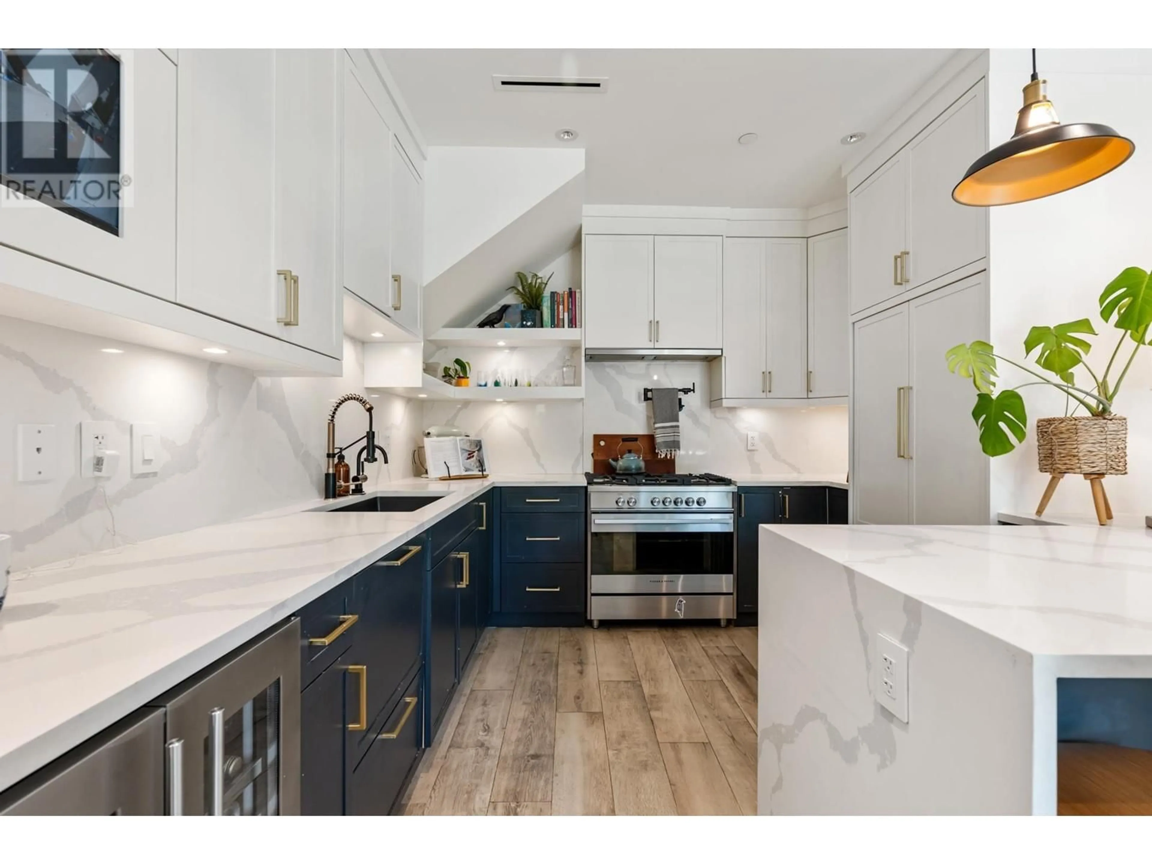 Open concept kitchen, ceramic/tile floor for 3437 FRANKLIN STREET, Vancouver British Columbia V5K1Y4