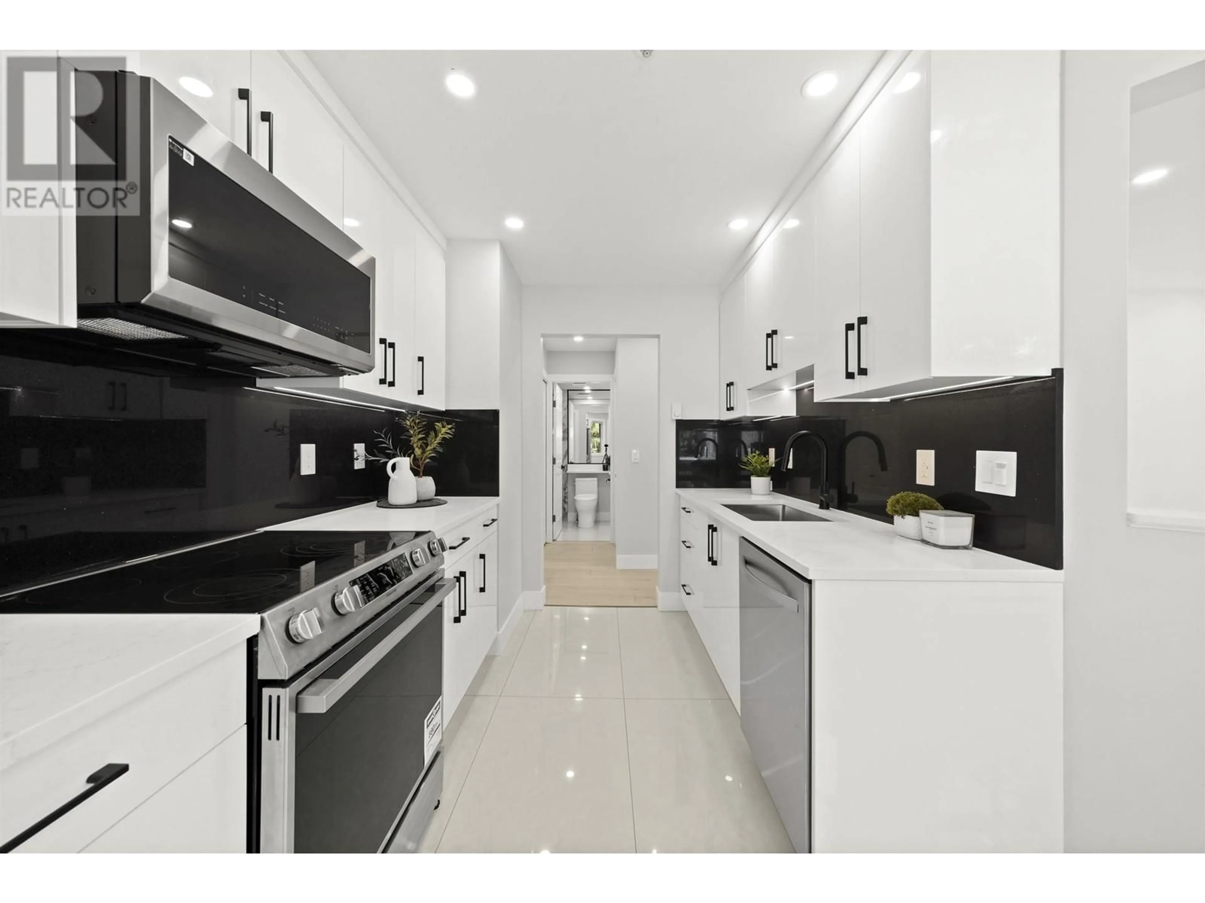 Contemporary kitchen, ceramic/tile floor for 303 - 2615 JANE STREET, Port Coquitlam British Columbia V3C3K3