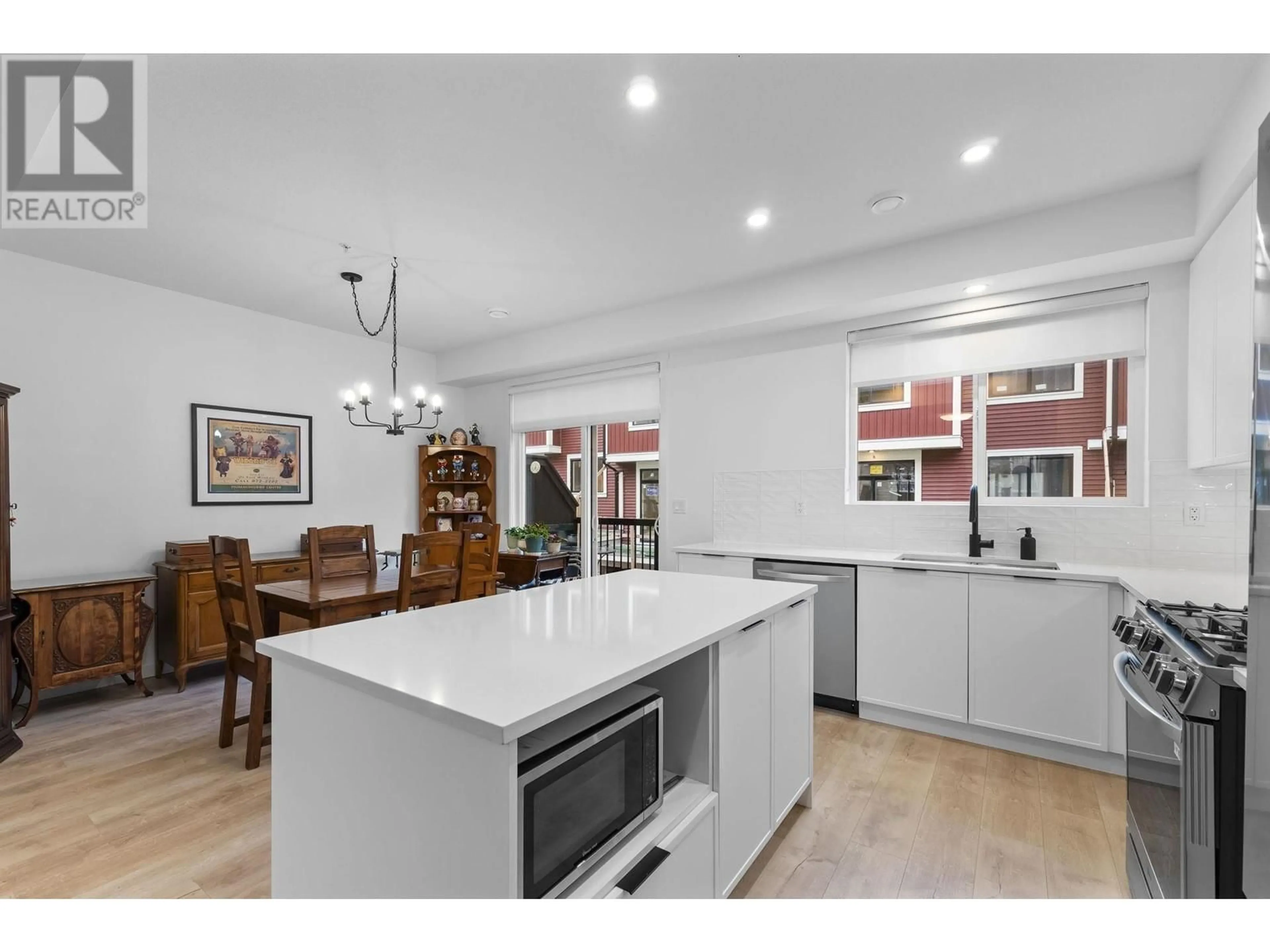 Open concept kitchen, unknown for 114 - 24951 112 AVENUE, Maple Ridge British Columbia V2W1Z6