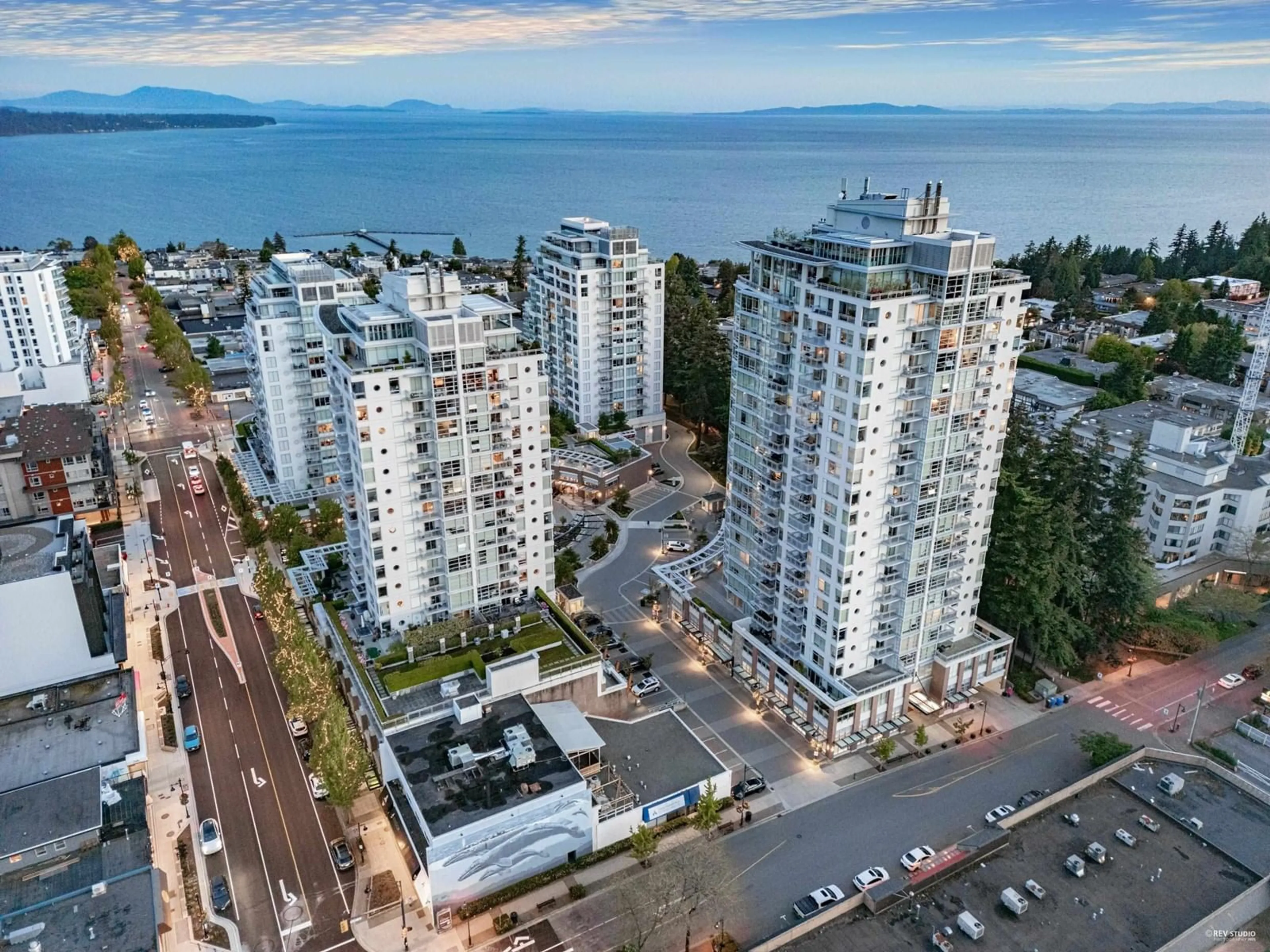 A pic from outside/outdoor area/front of a property/back of a property/a pic from drone, city buildings view from balcony for 1904 - 15152 RUSSELL, White Rock British Columbia V4B0A3