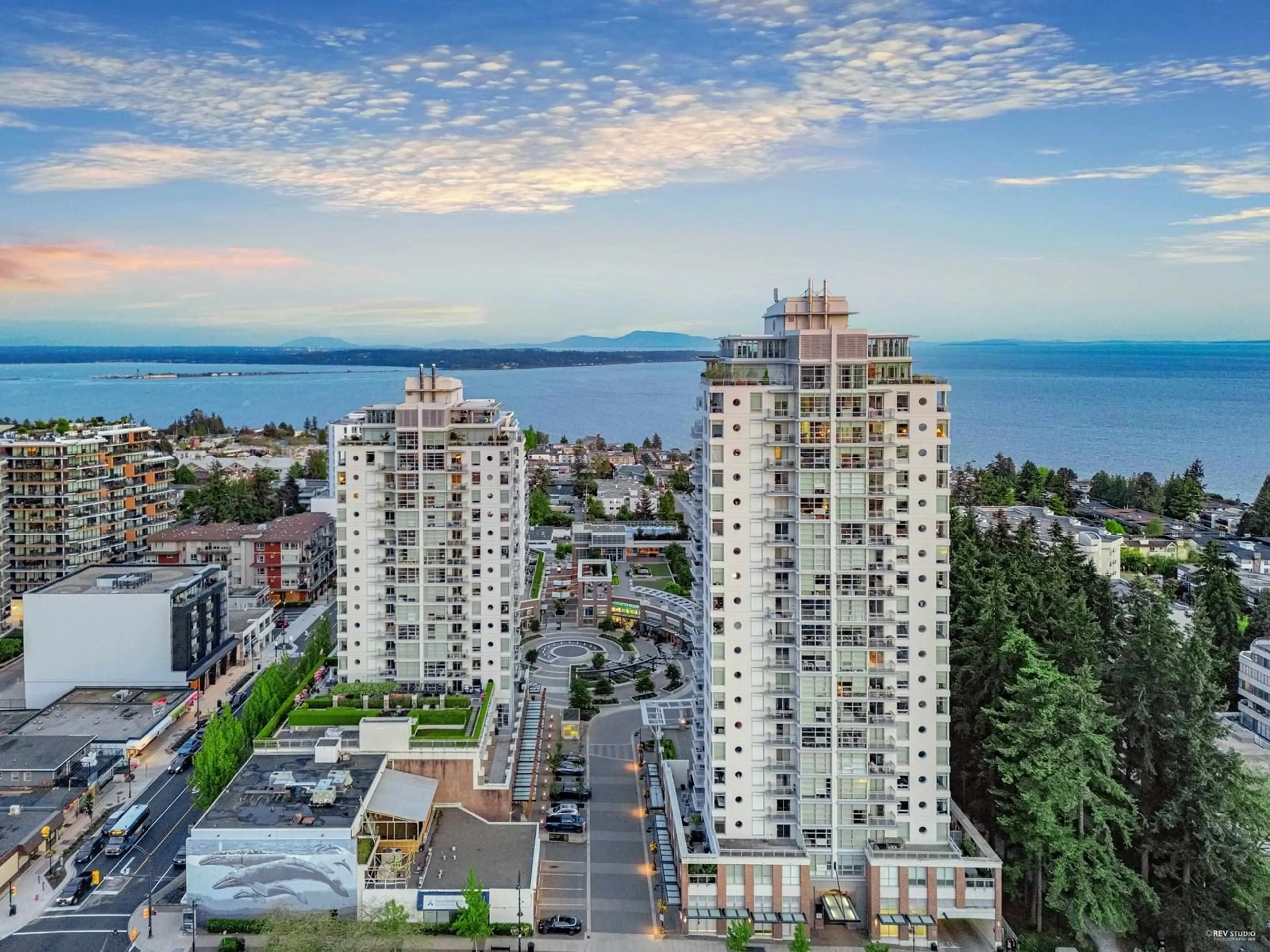 A pic from outside/outdoor area/front of a property/back of a property/a pic from drone, city buildings view from balcony for 1904 - 15152 RUSSELL, White Rock British Columbia V4B0A3