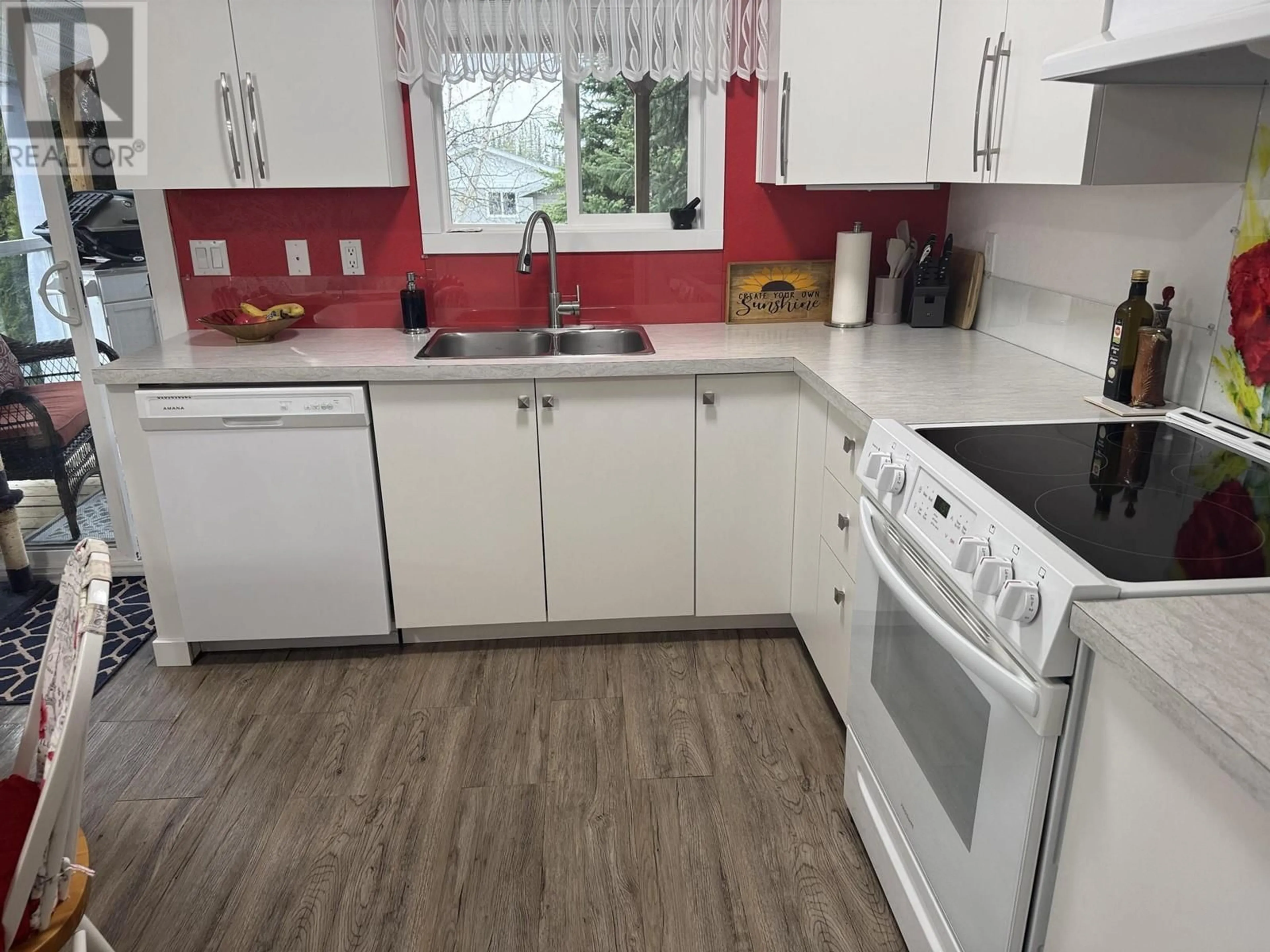 Standard kitchen, wood/laminate floor for 14 MUNRO CRESCENT, Mackenzie British Columbia V0J2C0