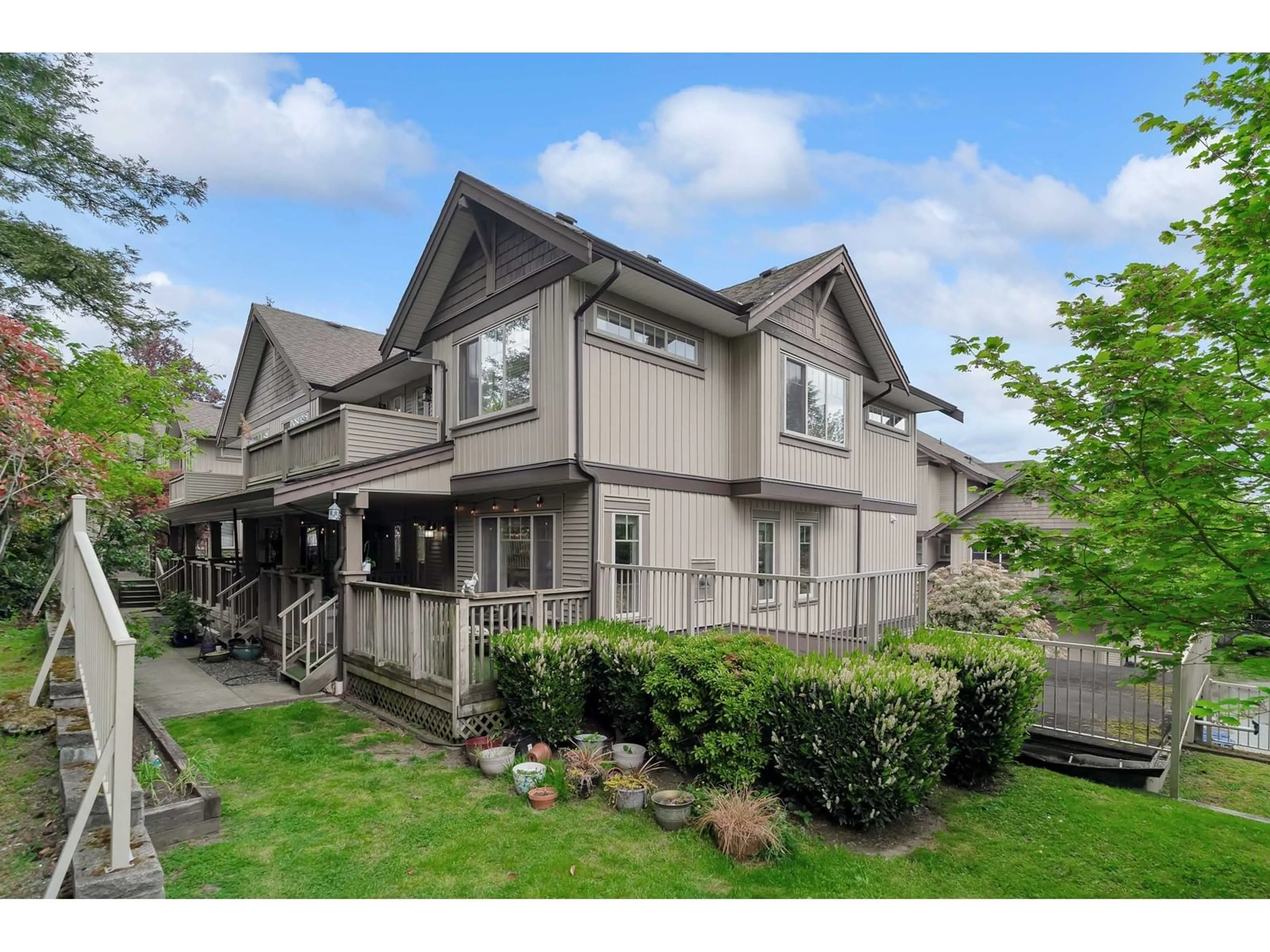 Home with vinyl exterior material, street for 29 - 6238 192, Surrey British Columbia V3S5M8