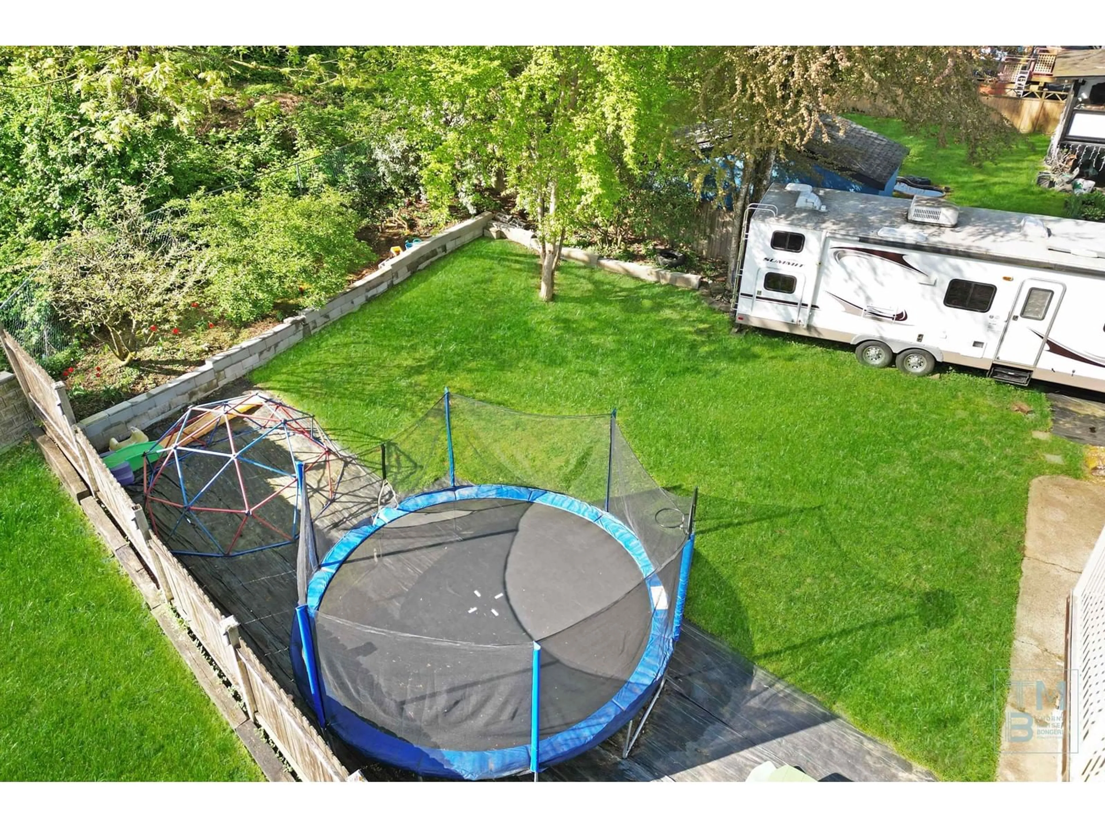 A pic from outside/outdoor area/front of a property/back of a property/a pic from drone, water/lake/river/ocean view for 34464 IMMEL, Abbotsford British Columbia V2S5P4