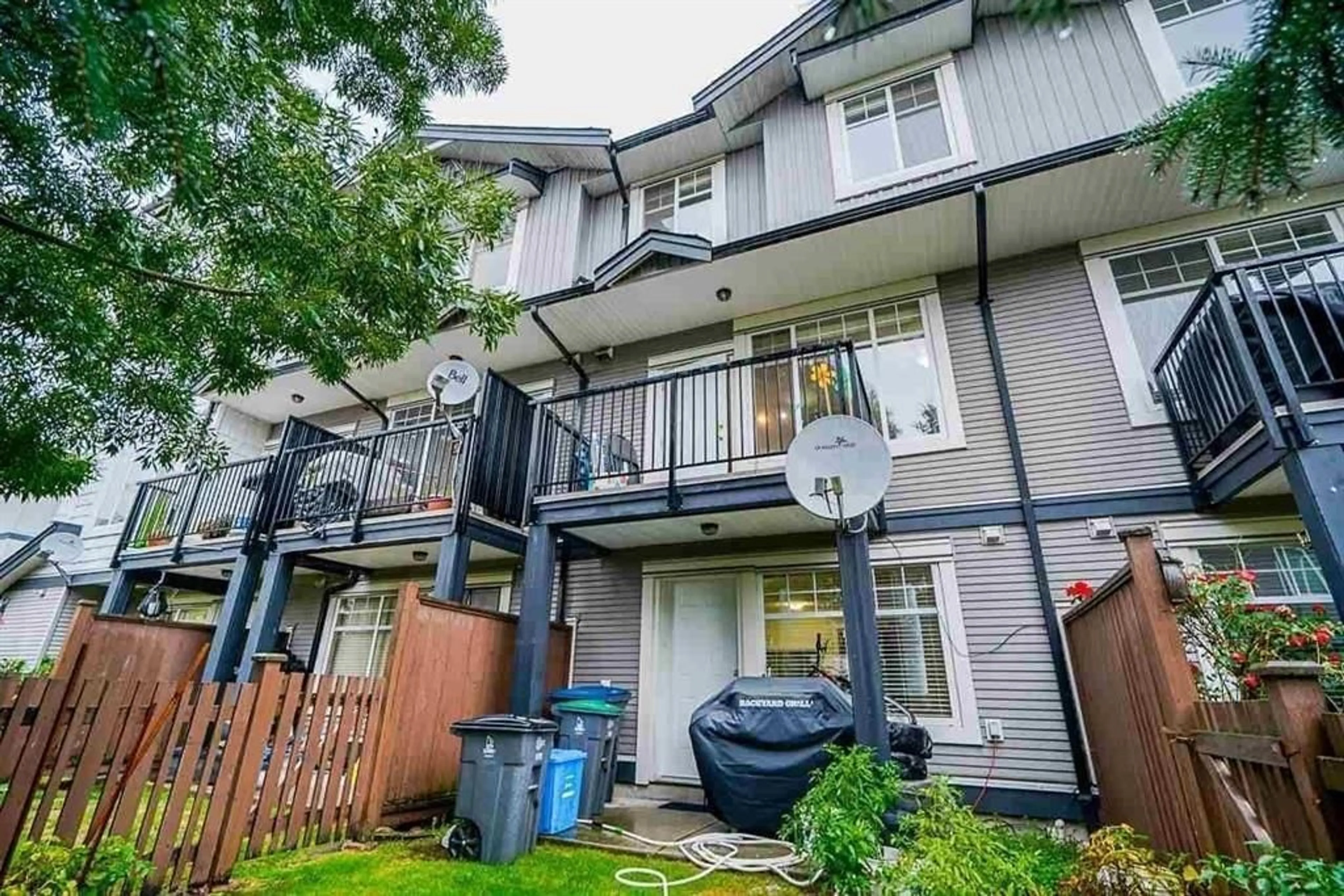 Patio, street for 17 - 7156 144, Surrey British Columbia V3W1V5