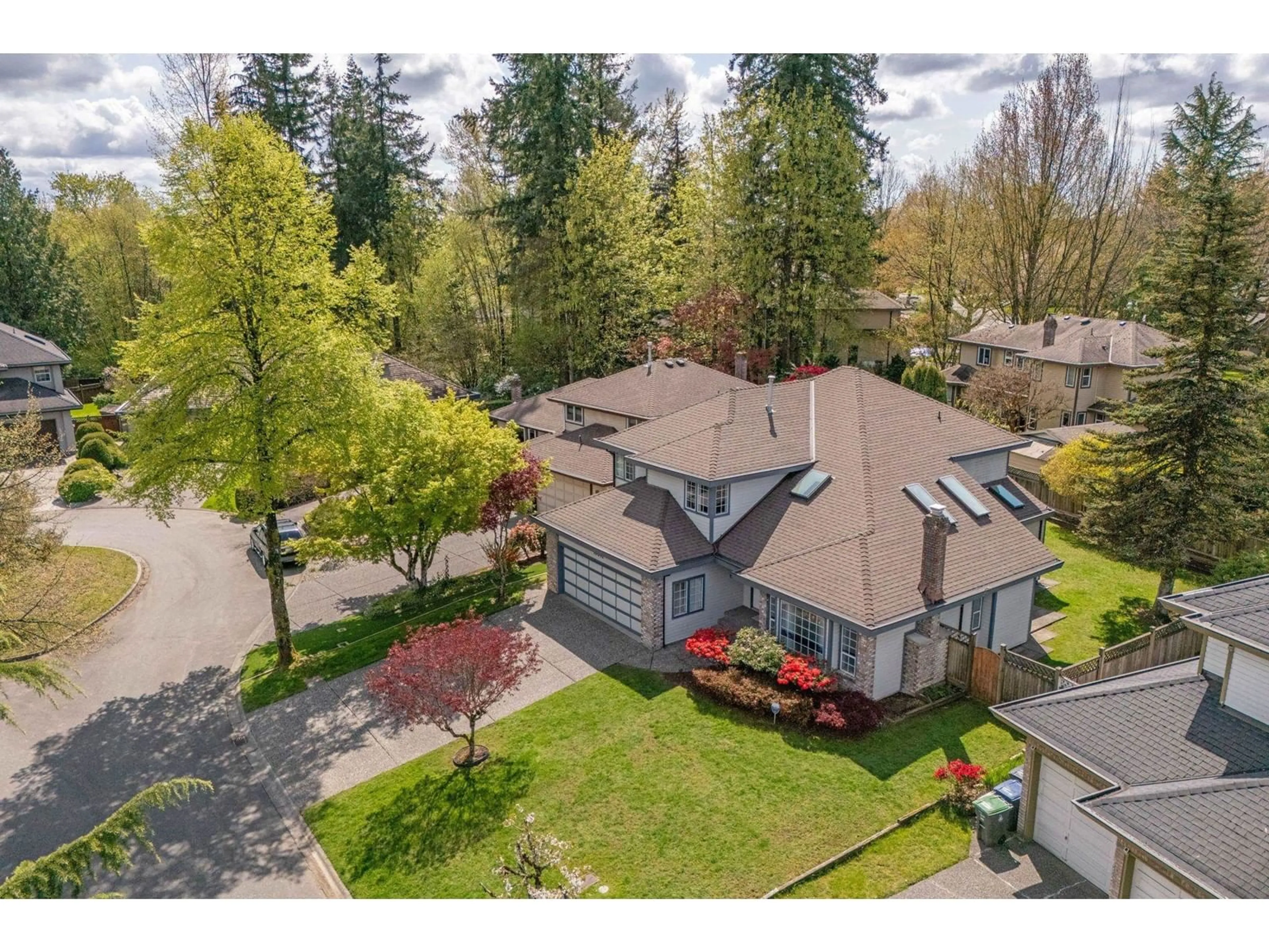 A pic from outside/outdoor area/front of a property/back of a property/a pic from drone, street for 16641 ROSEWOOD, Surrey British Columbia V4N1W1