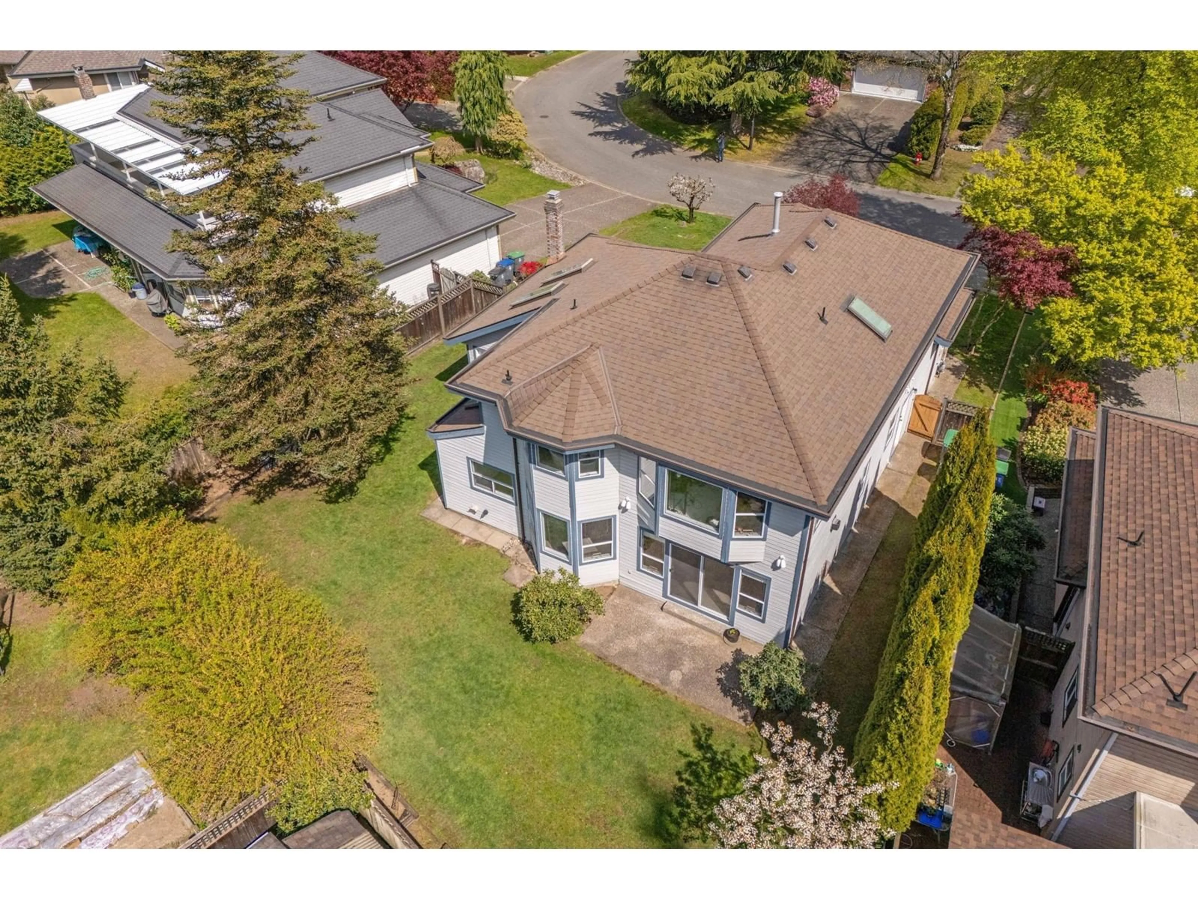 A pic from outside/outdoor area/front of a property/back of a property/a pic from drone, street for 16641 ROSEWOOD, Surrey British Columbia V4N1W1