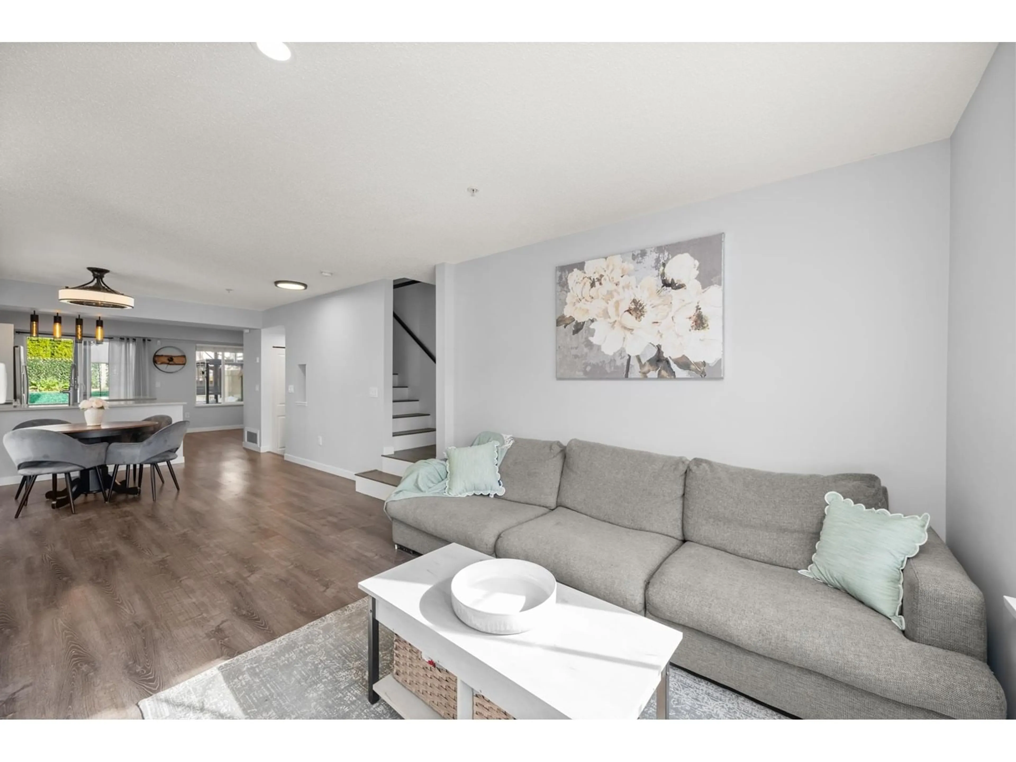 Living room with furniture, unknown for 33 - 20560 66, Langley British Columbia V2Y2Y8