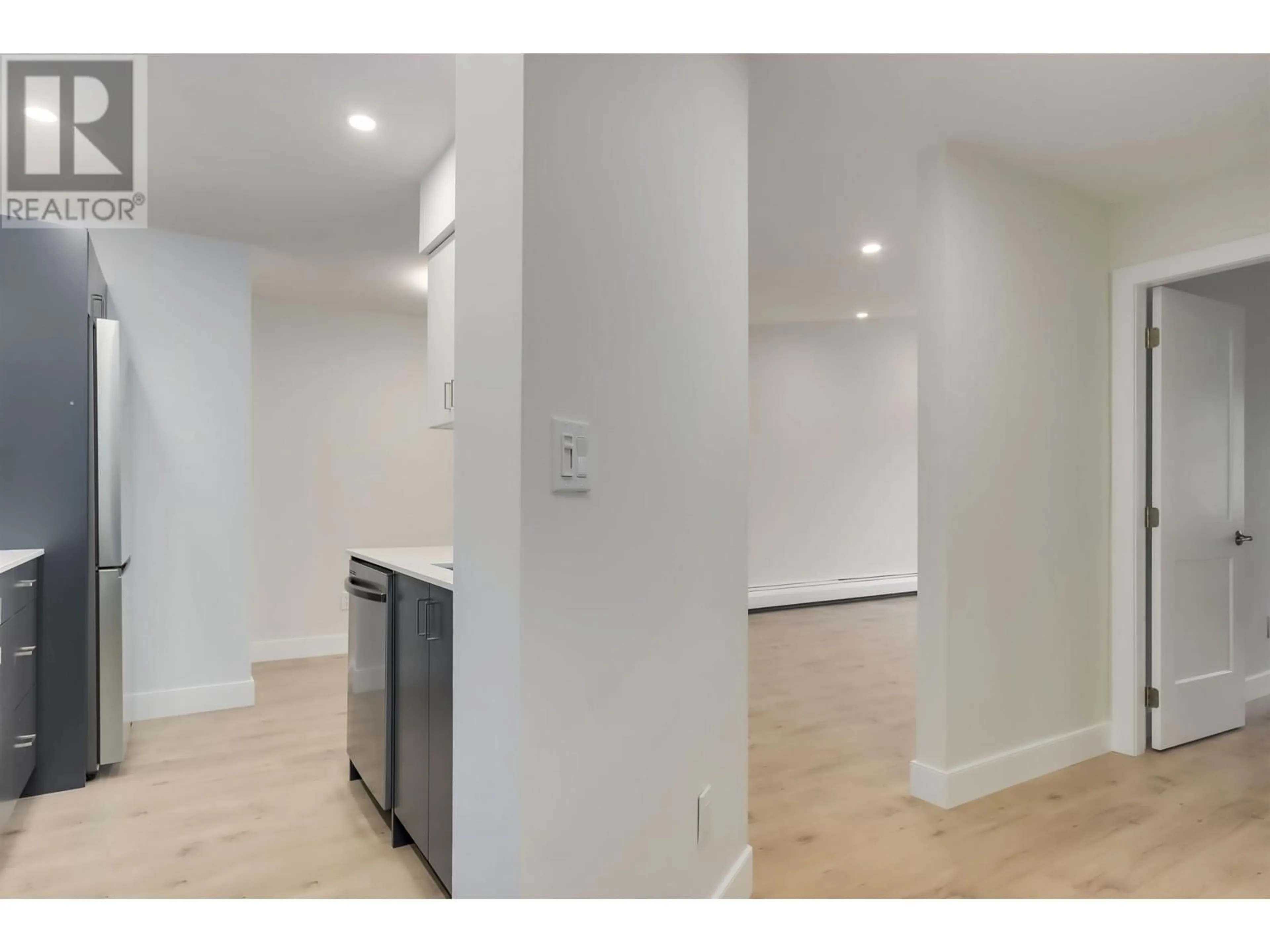 A pic of a room for 305 - 2910 ONTARIO STREET, Vancouver British Columbia V5T2Y6