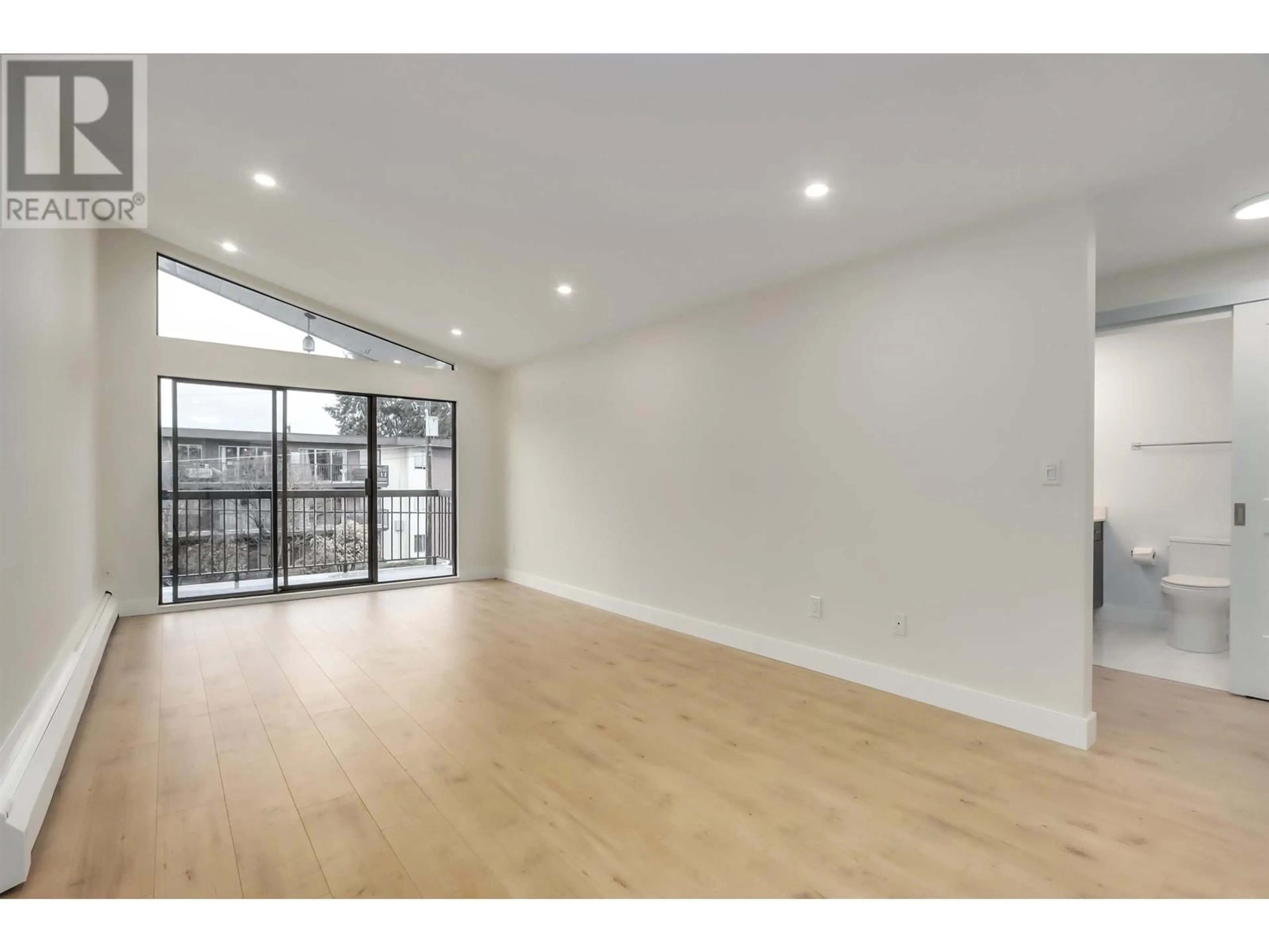 A pic of a room for 305 - 2910 ONTARIO STREET, Vancouver British Columbia V5T2Y6