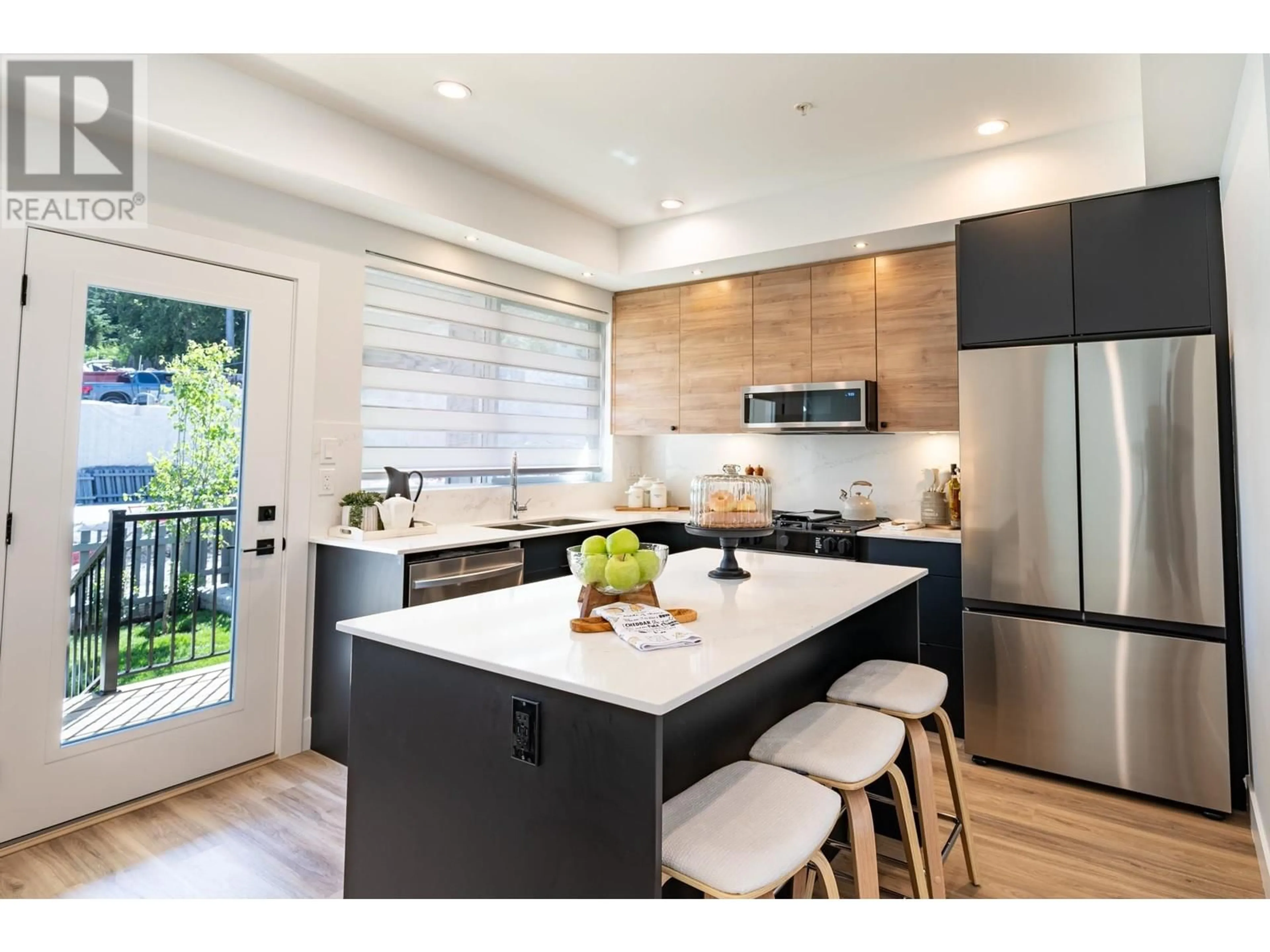 Contemporary kitchen, wood/laminate floor for 50 - 10640 248 STREET, Maple Ridge British Columbia V2W0K9