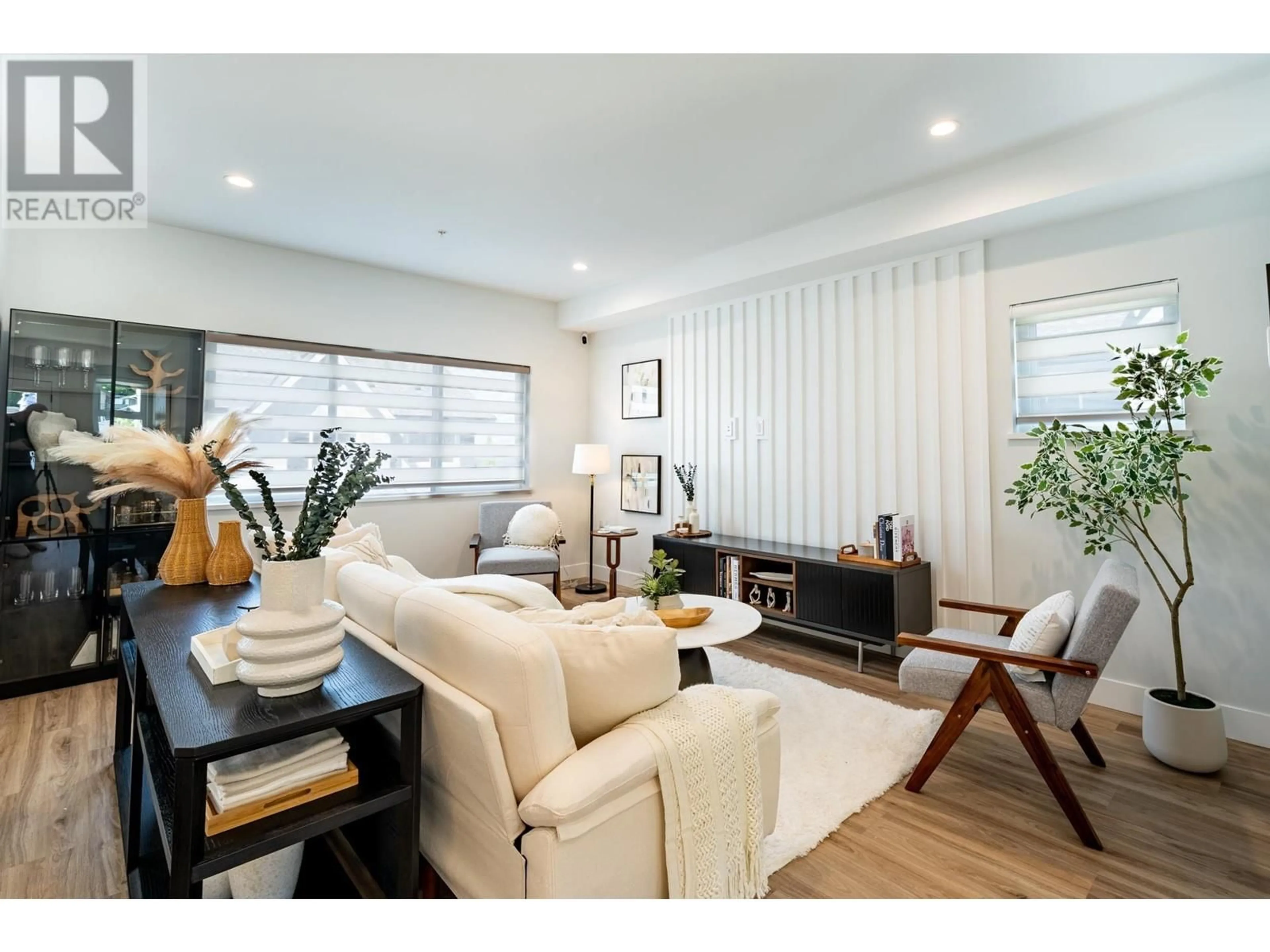 Living room with furniture, wood/laminate floor for 50 - 10640 248 STREET, Maple Ridge British Columbia V2W0K9