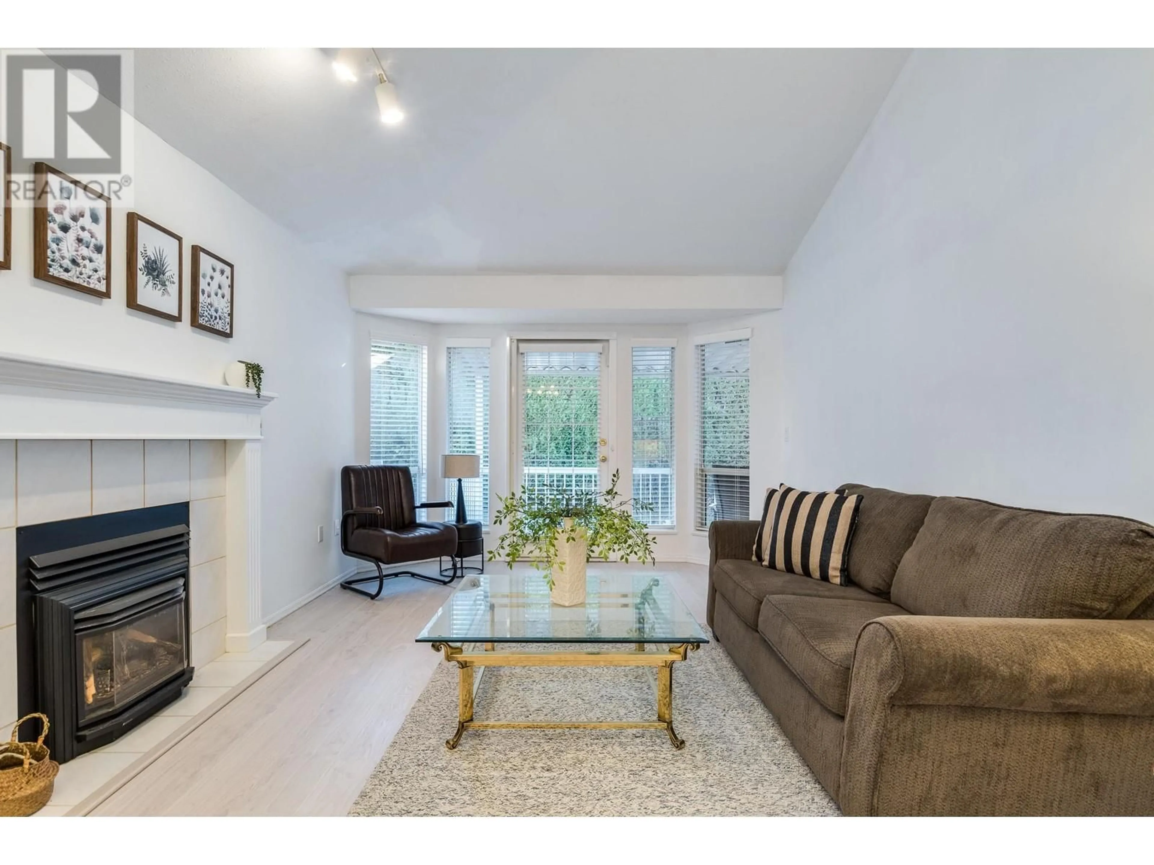 Living room with furniture, wood/laminate floor for 14 - 11950 LAITY STREET, Maple Ridge British Columbia V2X5A6