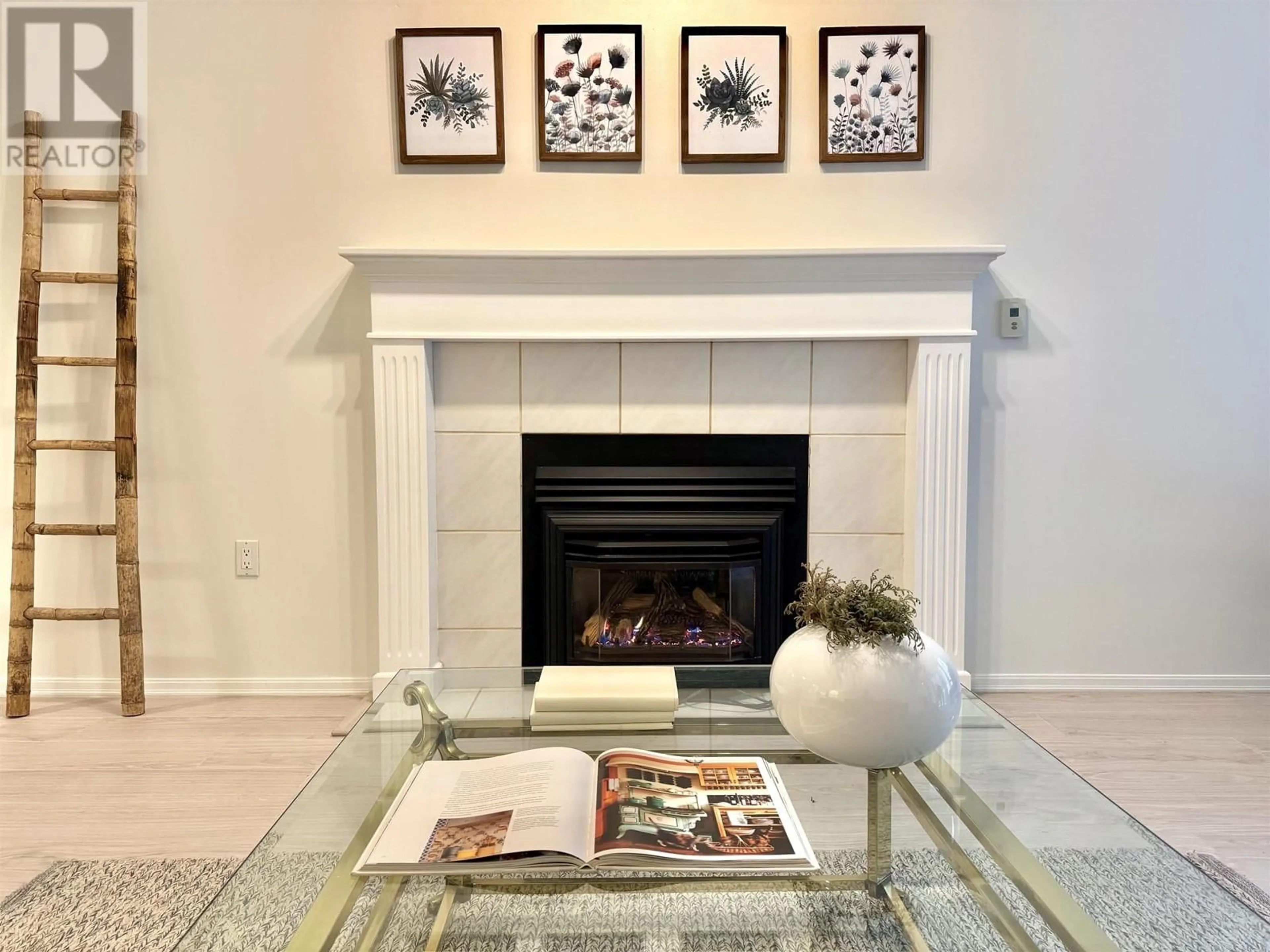 Living room with furniture, ceramic/tile floor for 14 - 11950 LAITY STREET, Maple Ridge British Columbia V2X5A6