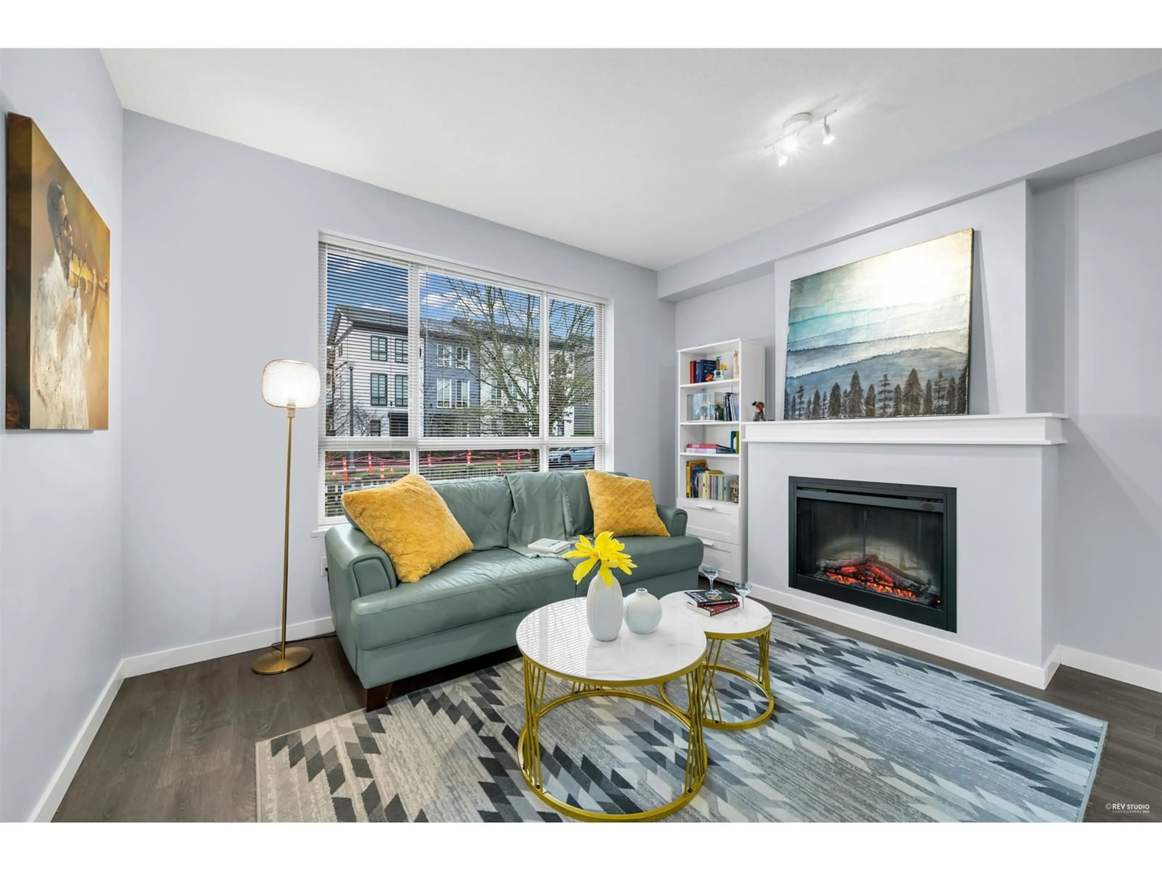 Living room with furniture, wood/laminate floor for 28 - 2738 158, Surrey British Columbia V3Z3K3