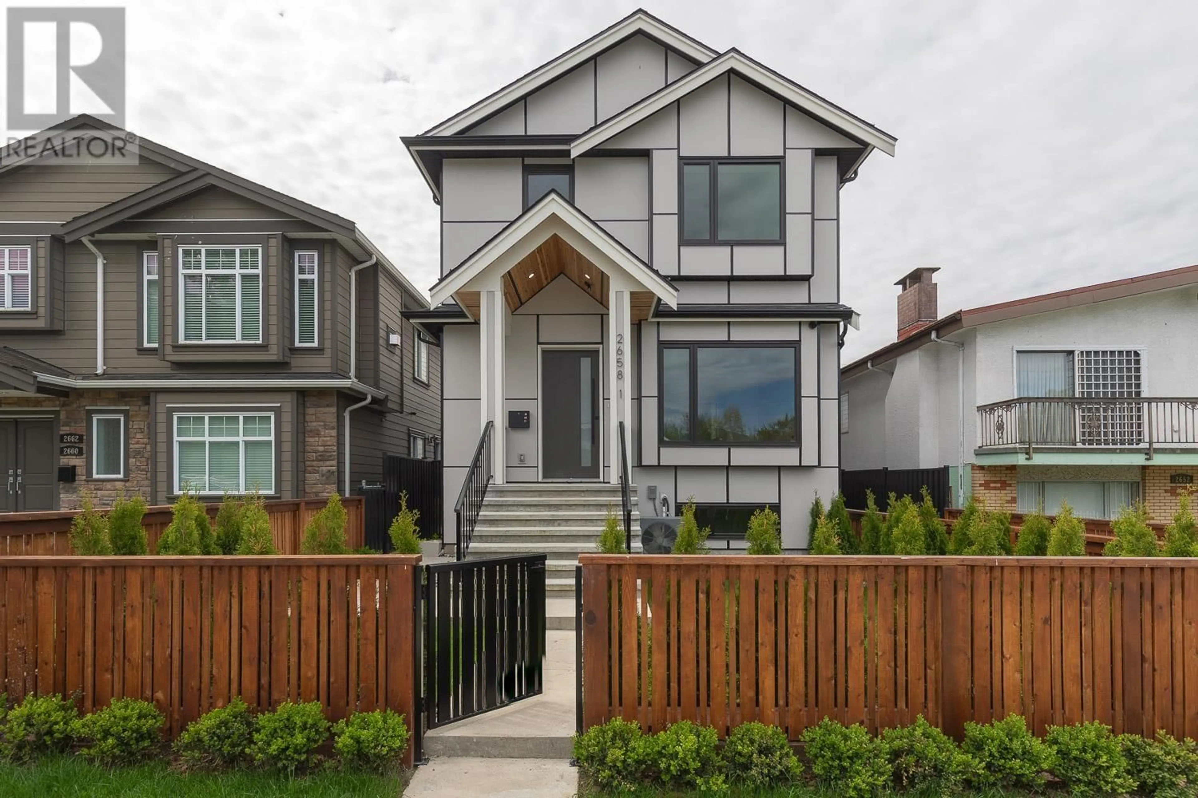 Home with vinyl exterior material, street for 1 - 2658 DUNDAS STREET, Vancouver British Columbia V5K1P9