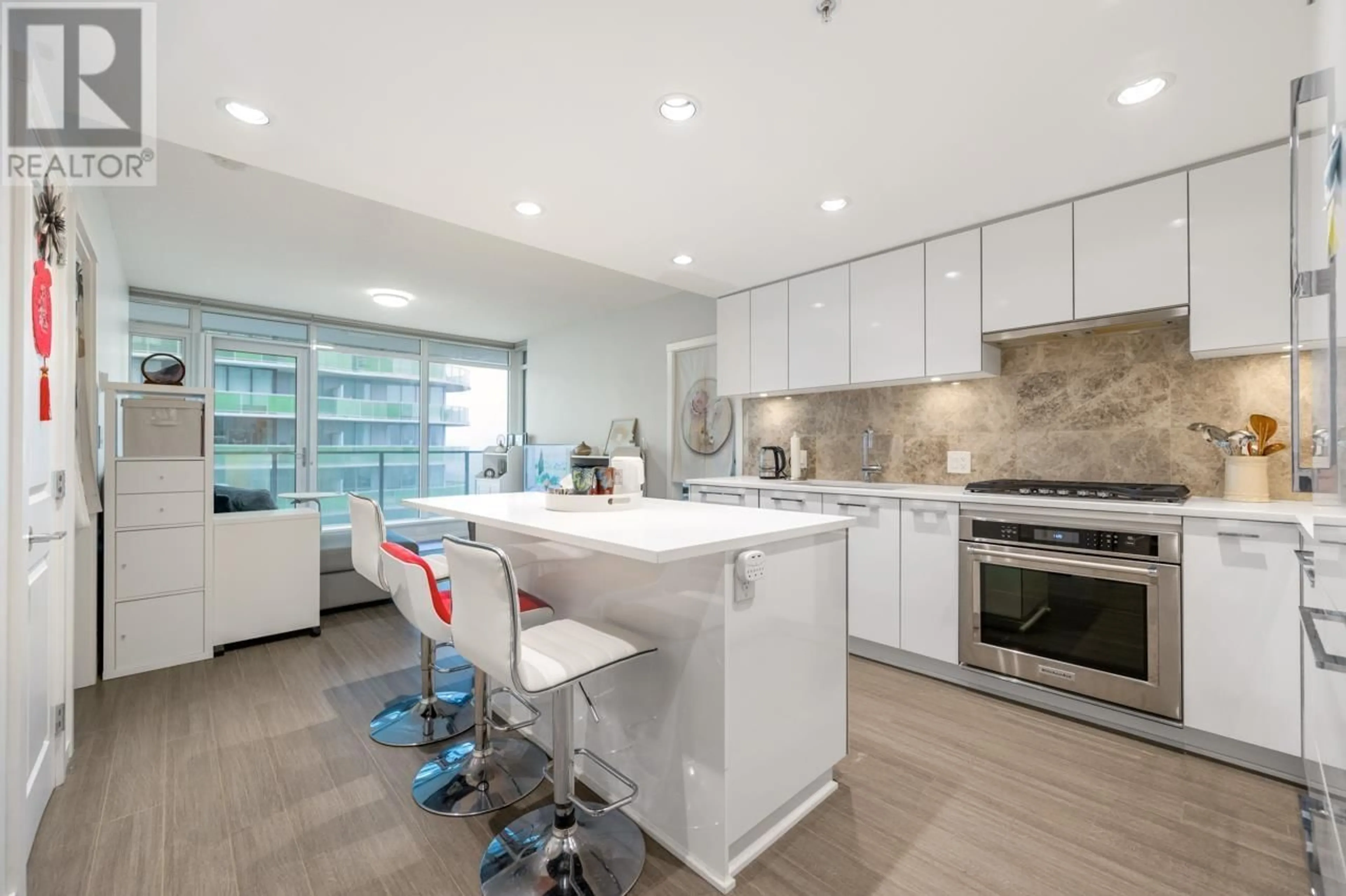 Open concept kitchen, ceramic/tile floor for 3205 - 6700 DUNBLANE AVENUE, Burnaby British Columbia V5H0J3