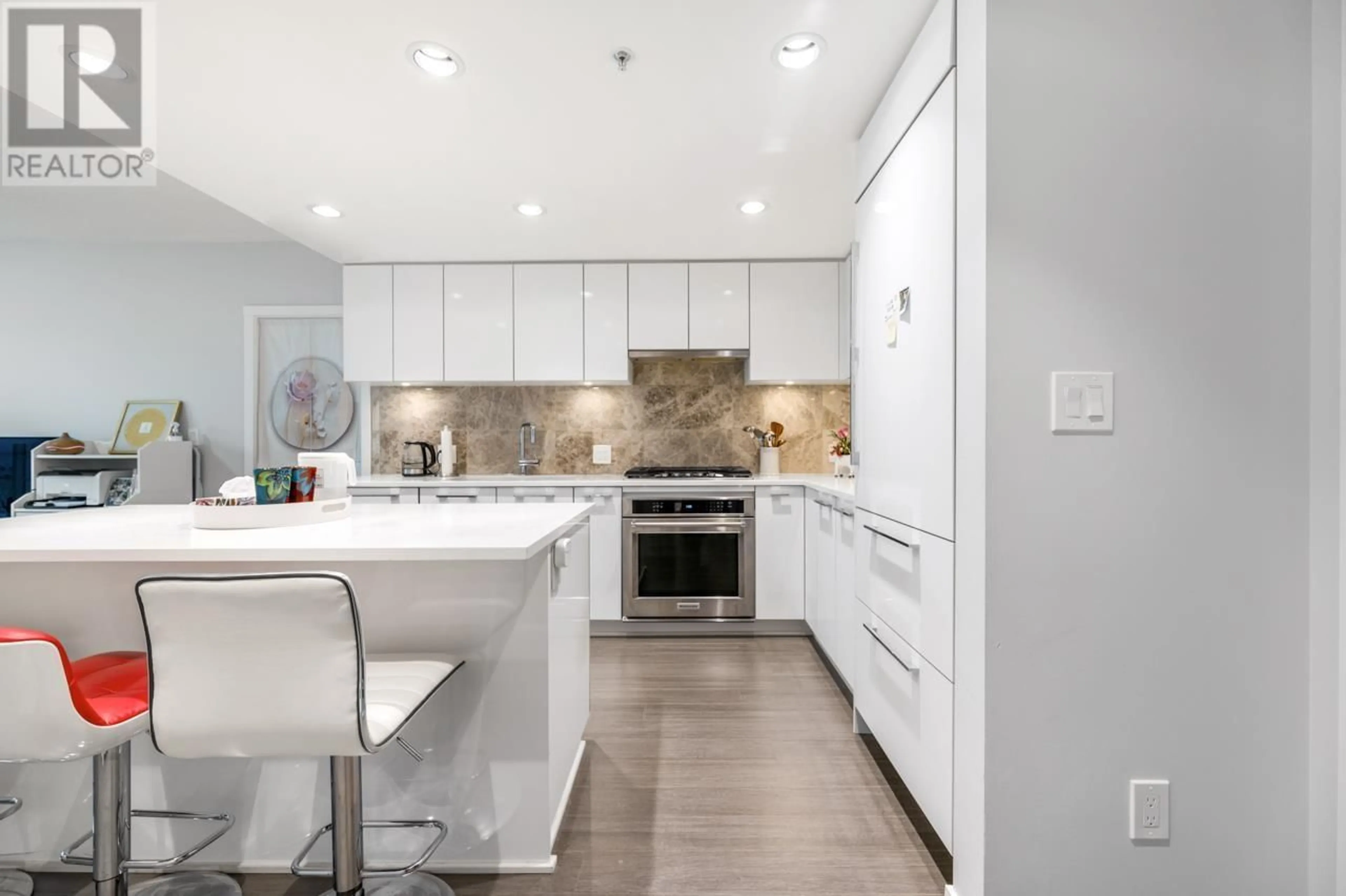 Contemporary kitchen, unknown for 3205 - 6700 DUNBLANE AVENUE, Burnaby British Columbia V5H0J3