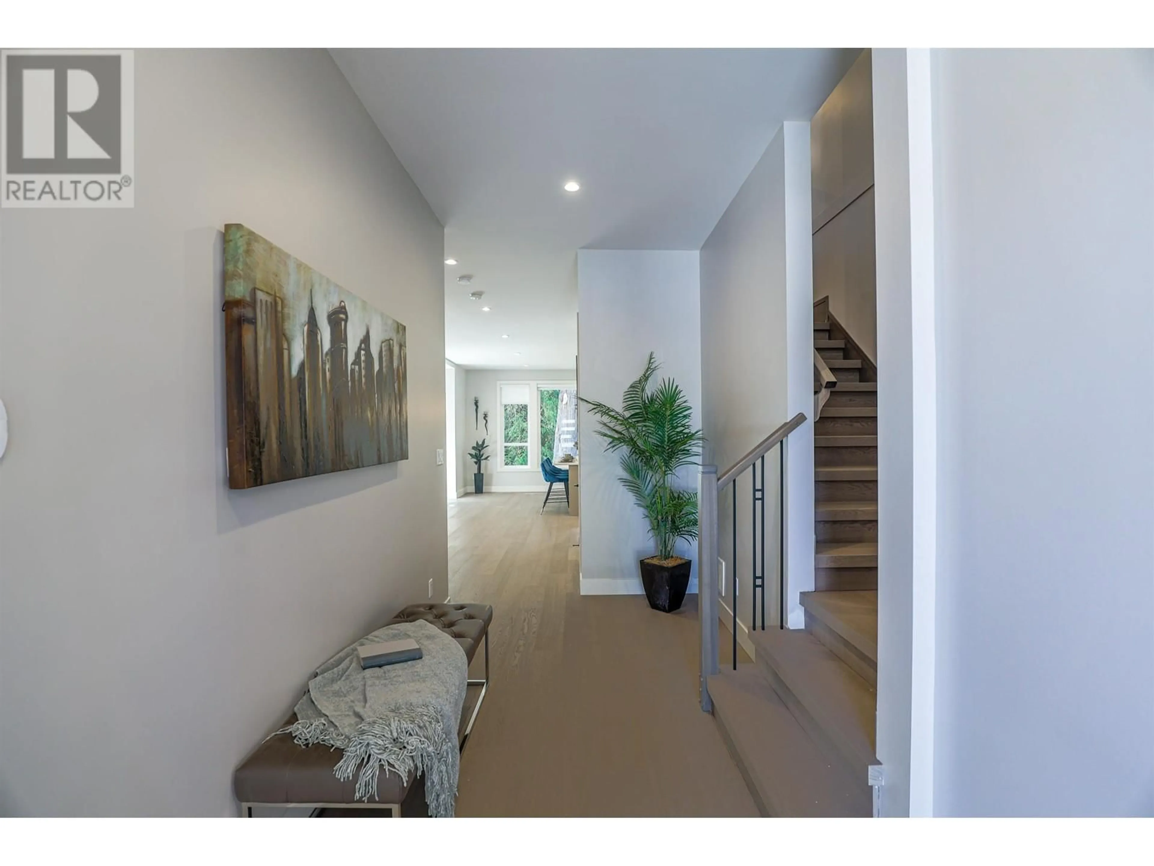 Indoor foyer for 1388 MADORE AVENUE, Coquitlam British Columbia V3K3C2