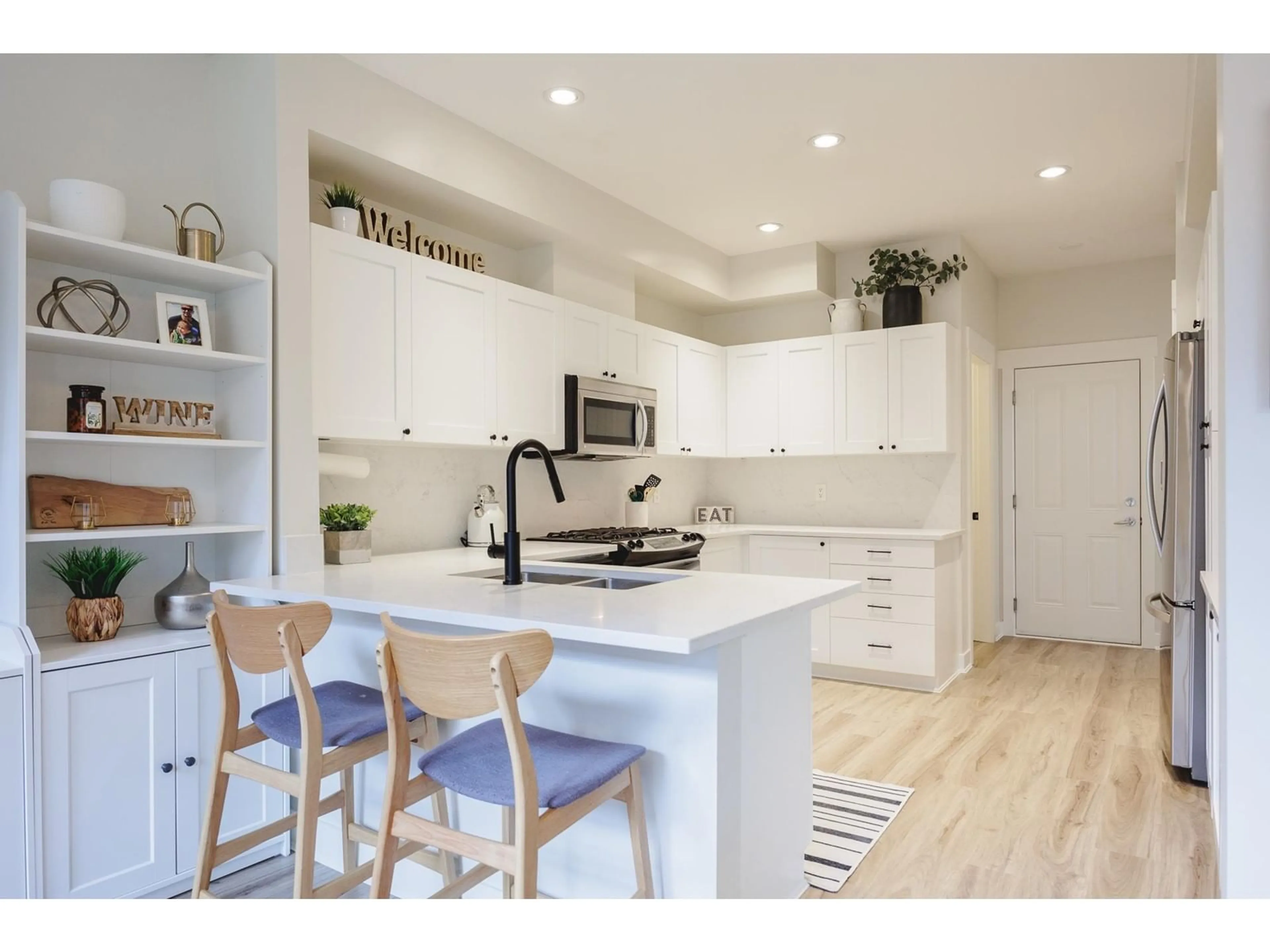 Open concept kitchen, unknown for 32 - 15237 36, Surrey British Columbia V3Z0Y4