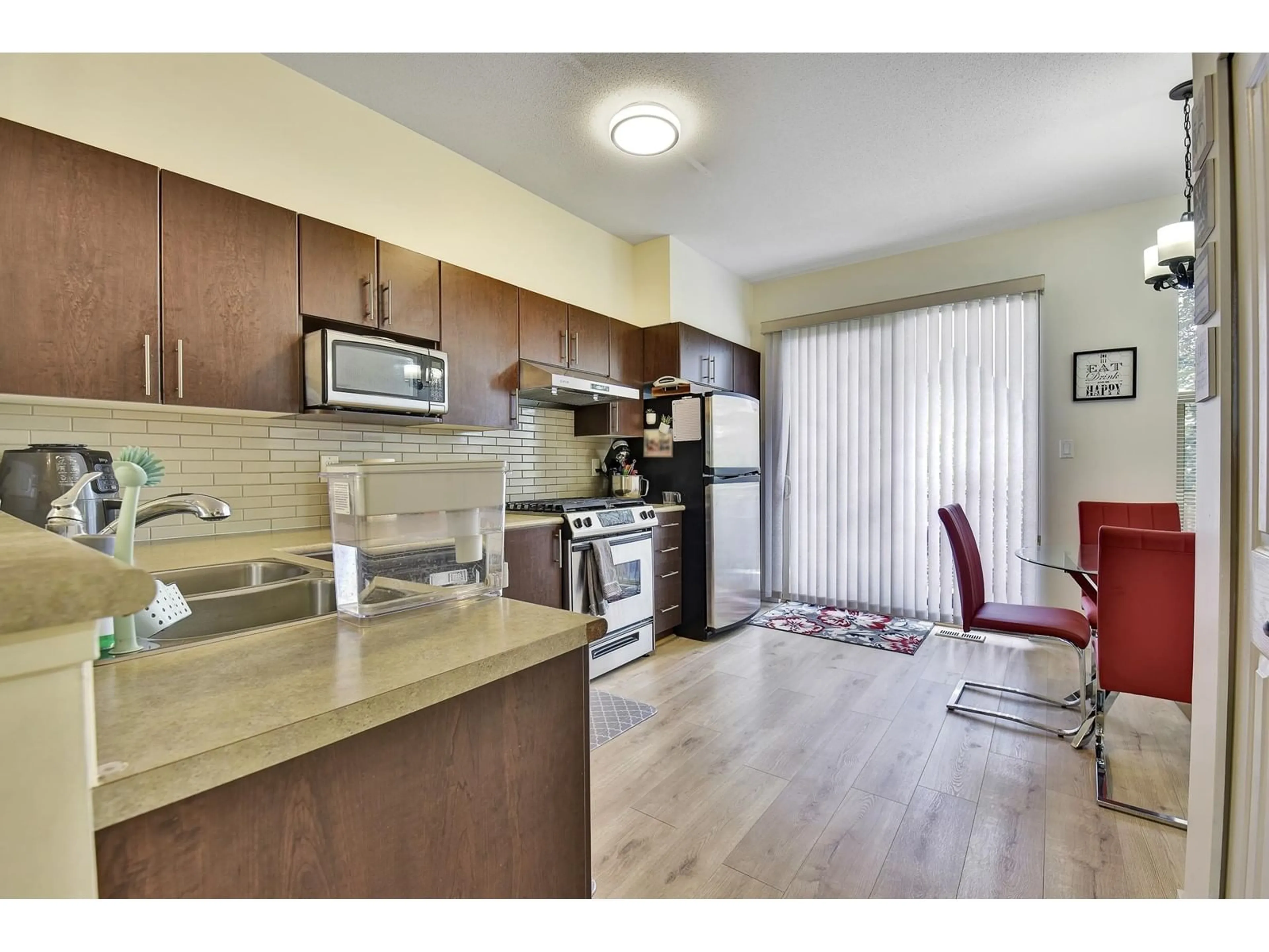 Standard kitchen, unknown for 95 - 15152 62A, Surrey British Columbia V3S1V1