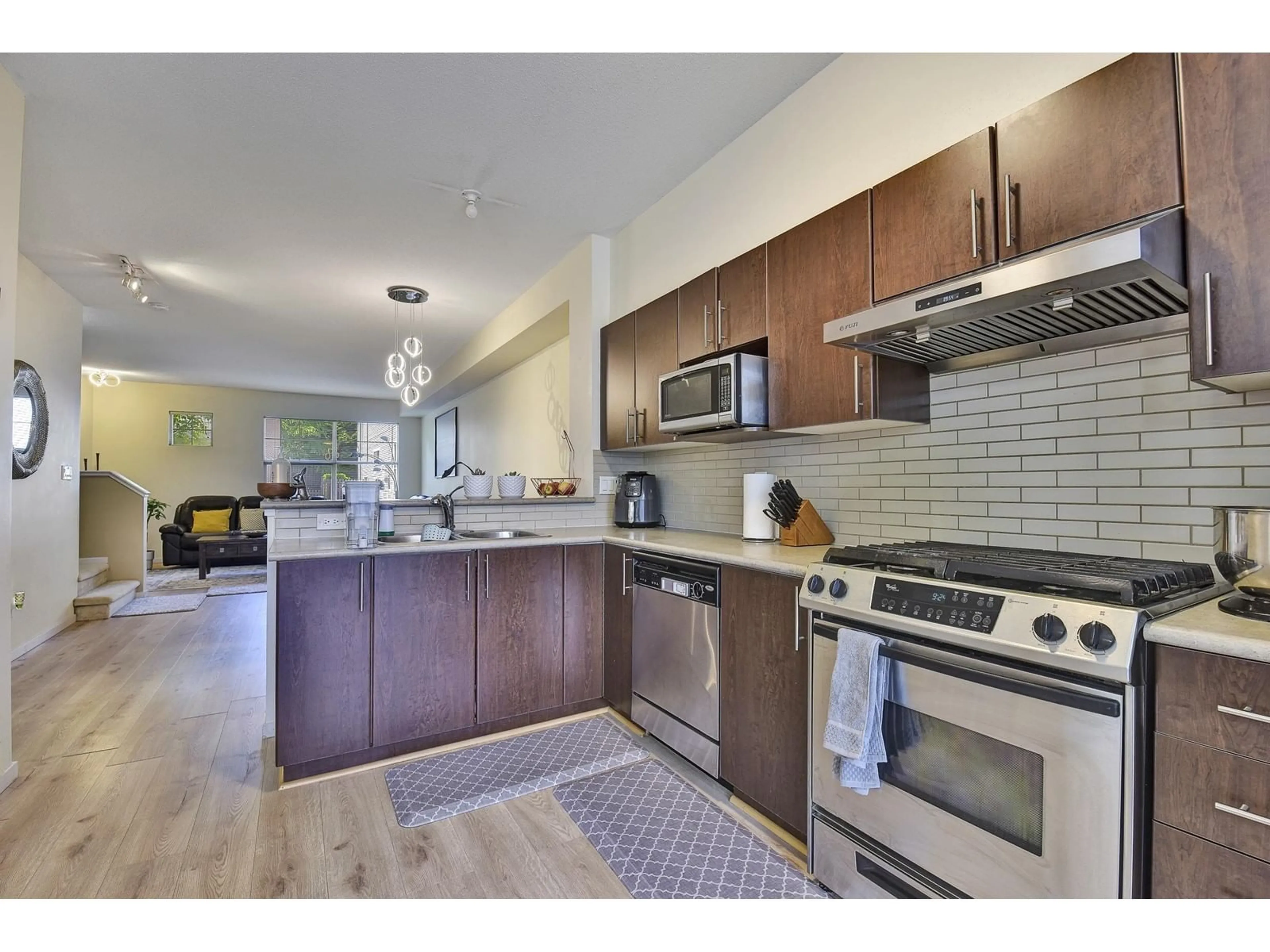 Open concept kitchen, unknown for 95 - 15152 62A, Surrey British Columbia V3S1V1