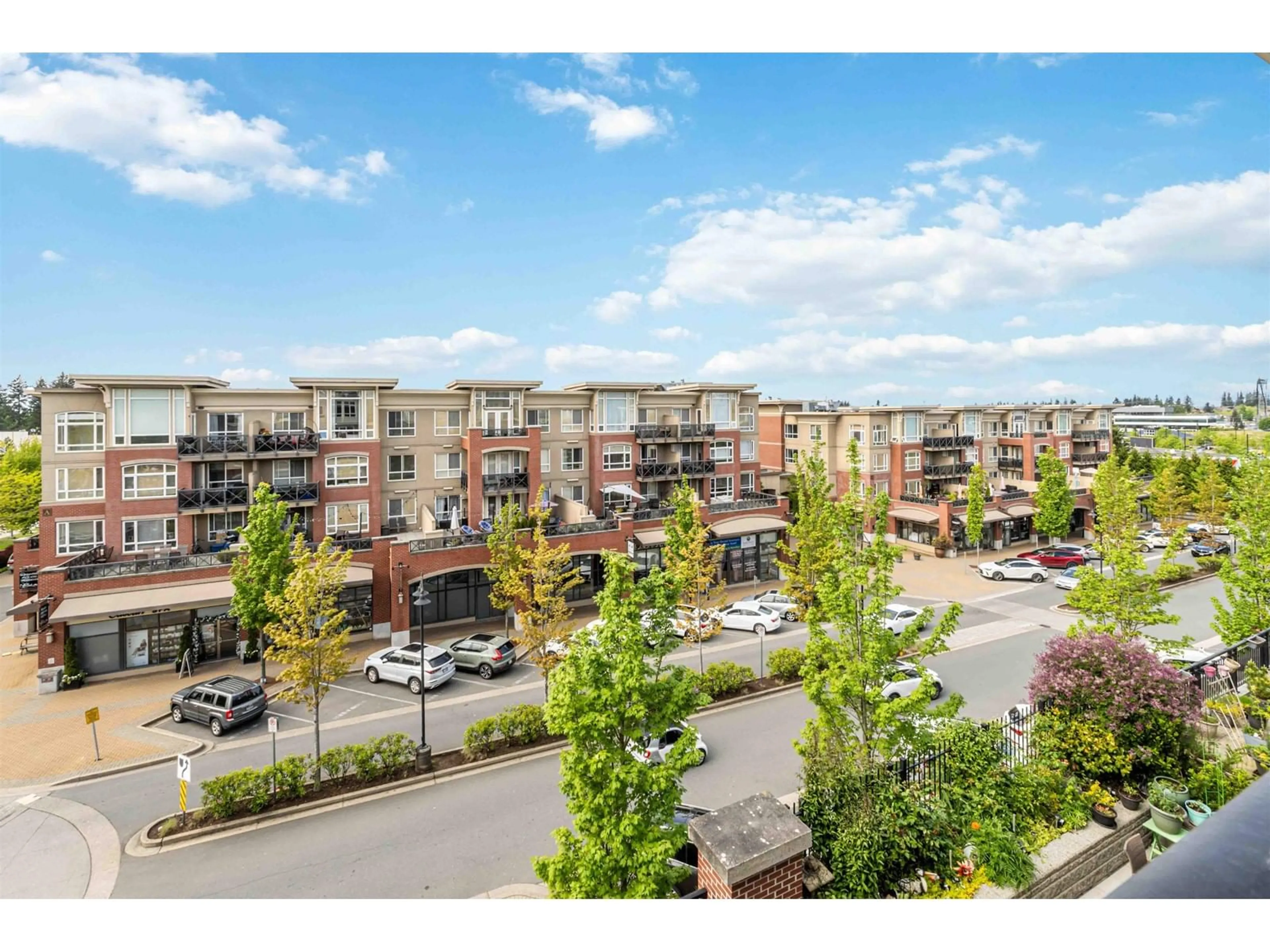 A pic from outside/outdoor area/front of a property/back of a property/a pic from drone, unknown for 412 - 2940 KING GEORGE, Surrey British Columbia V4P0E4