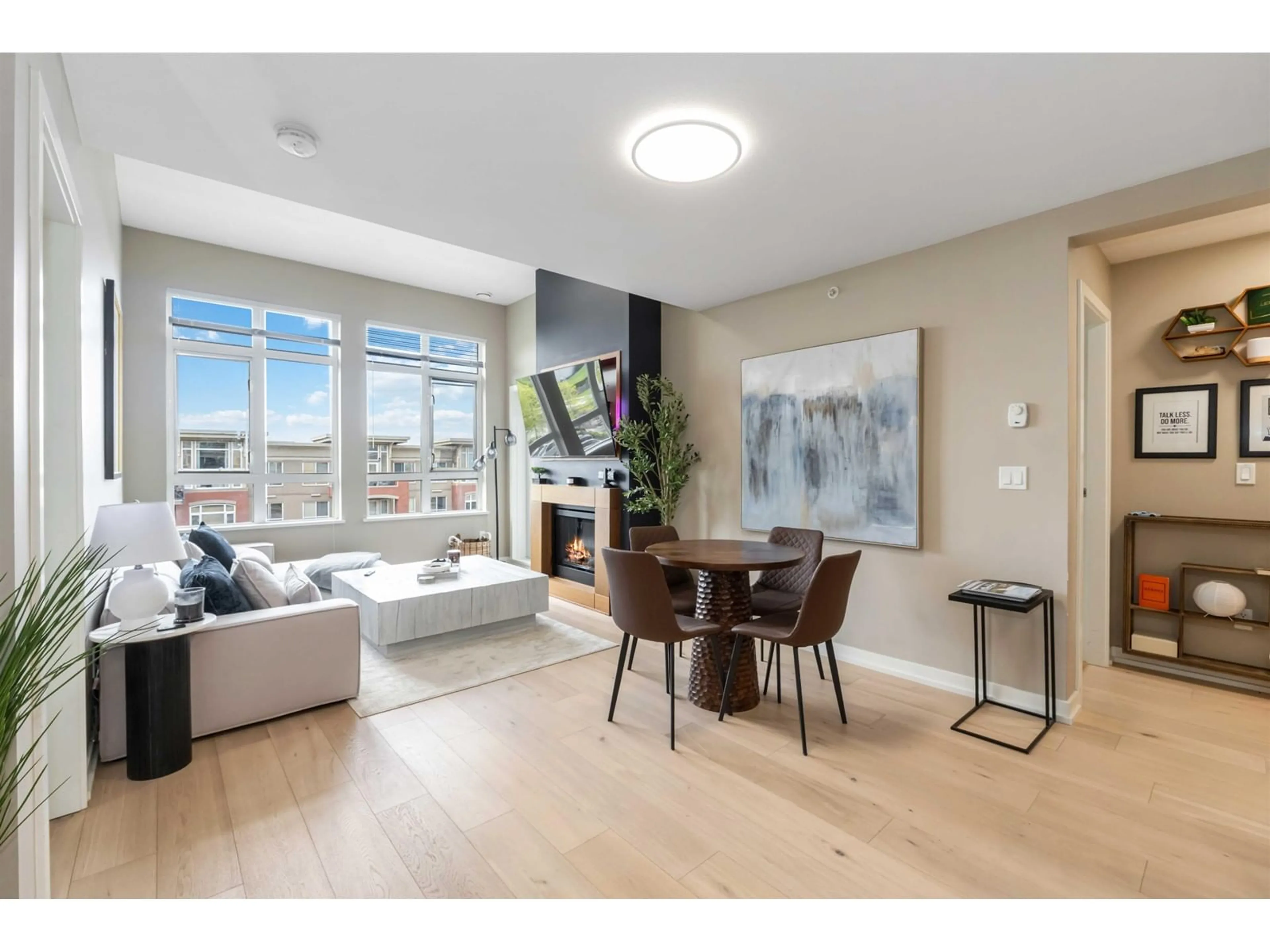 Living room with furniture, wood/laminate floor for 412 - 2940 KING GEORGE, Surrey British Columbia V4P0E4