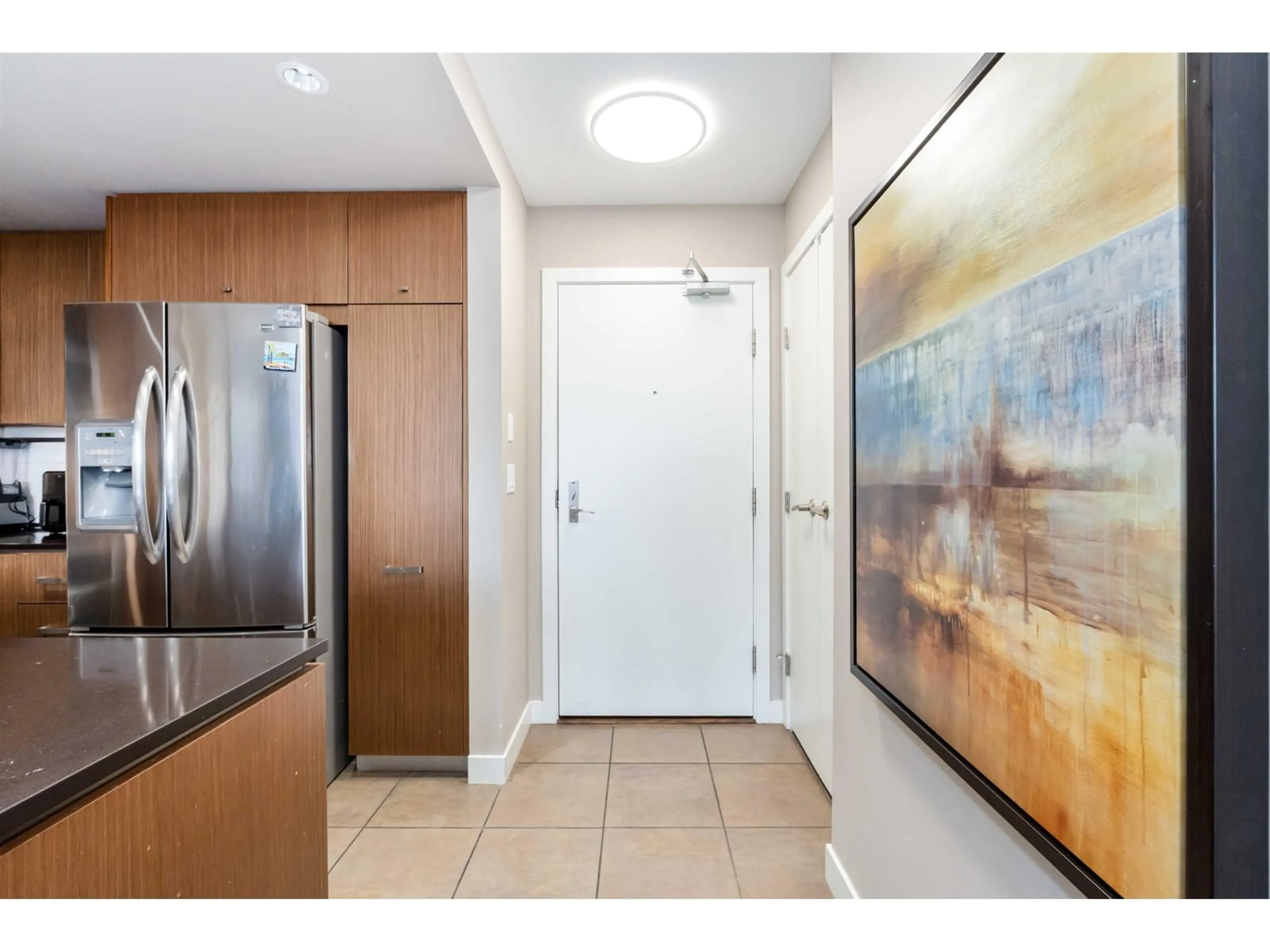 Indoor entryway for 412 - 2940 KING GEORGE, Surrey British Columbia V4P0E4