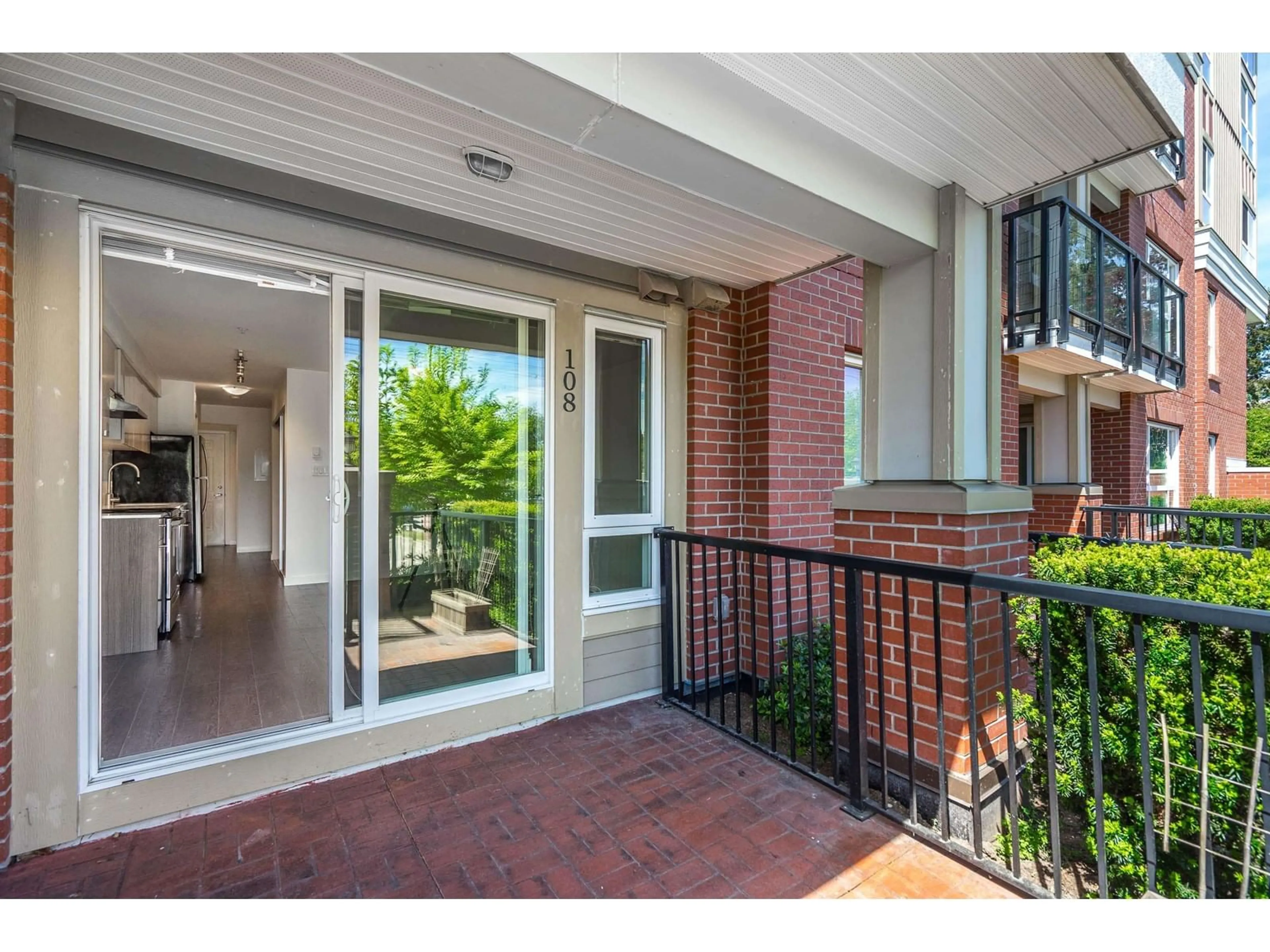 Indoor entryway for 108 - 10688 140, Surrey British Columbia V3T0M6