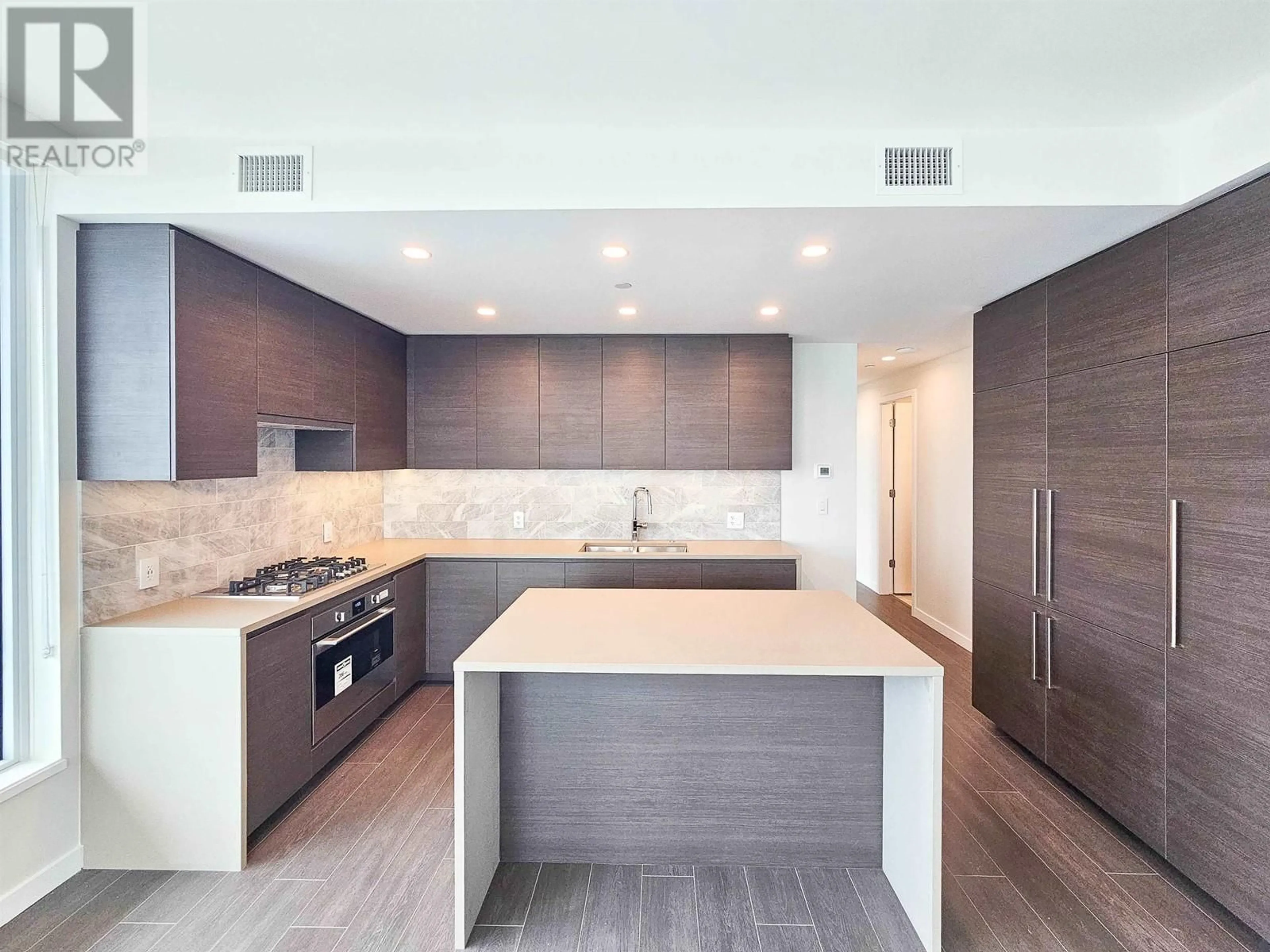 Contemporary kitchen, unknown for 5610 - 2108 GILMORE AVENUE, Burnaby British Columbia V5C0N8