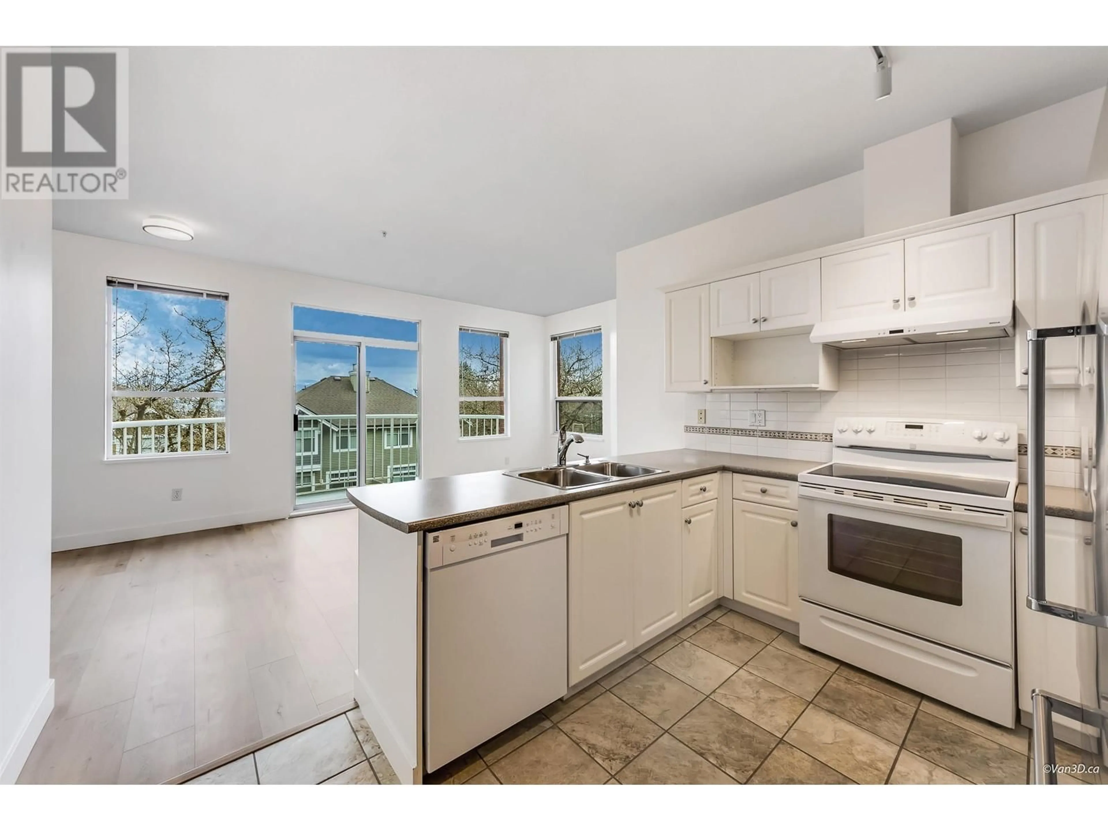Unknown for 205 - 5270 OAKMOUNT CRESCENT, Burnaby British Columbia V5H4S1