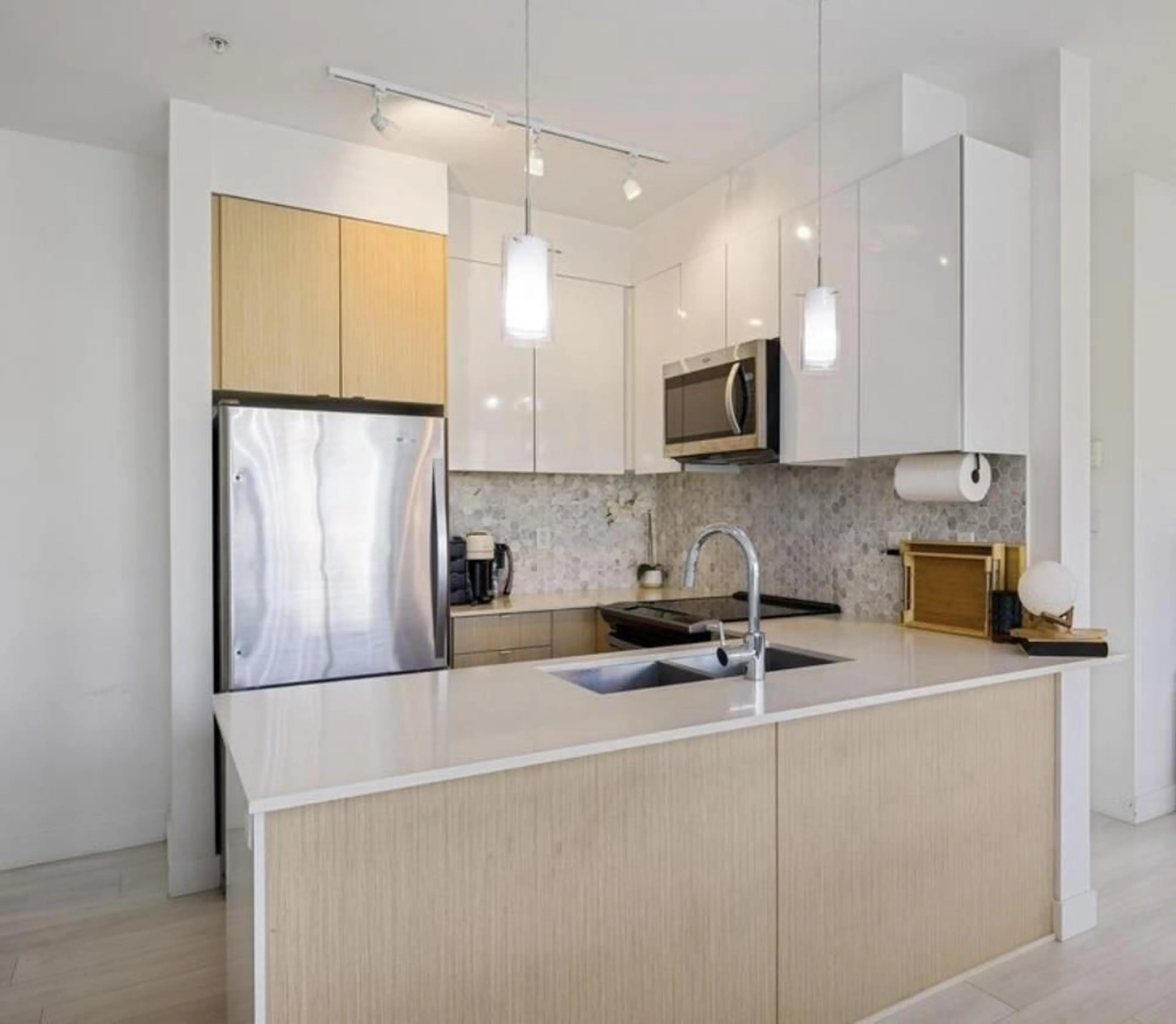 Contemporary kitchen, unknown for 108 - 6438 195A, Surrey British Columbia V4N6R5