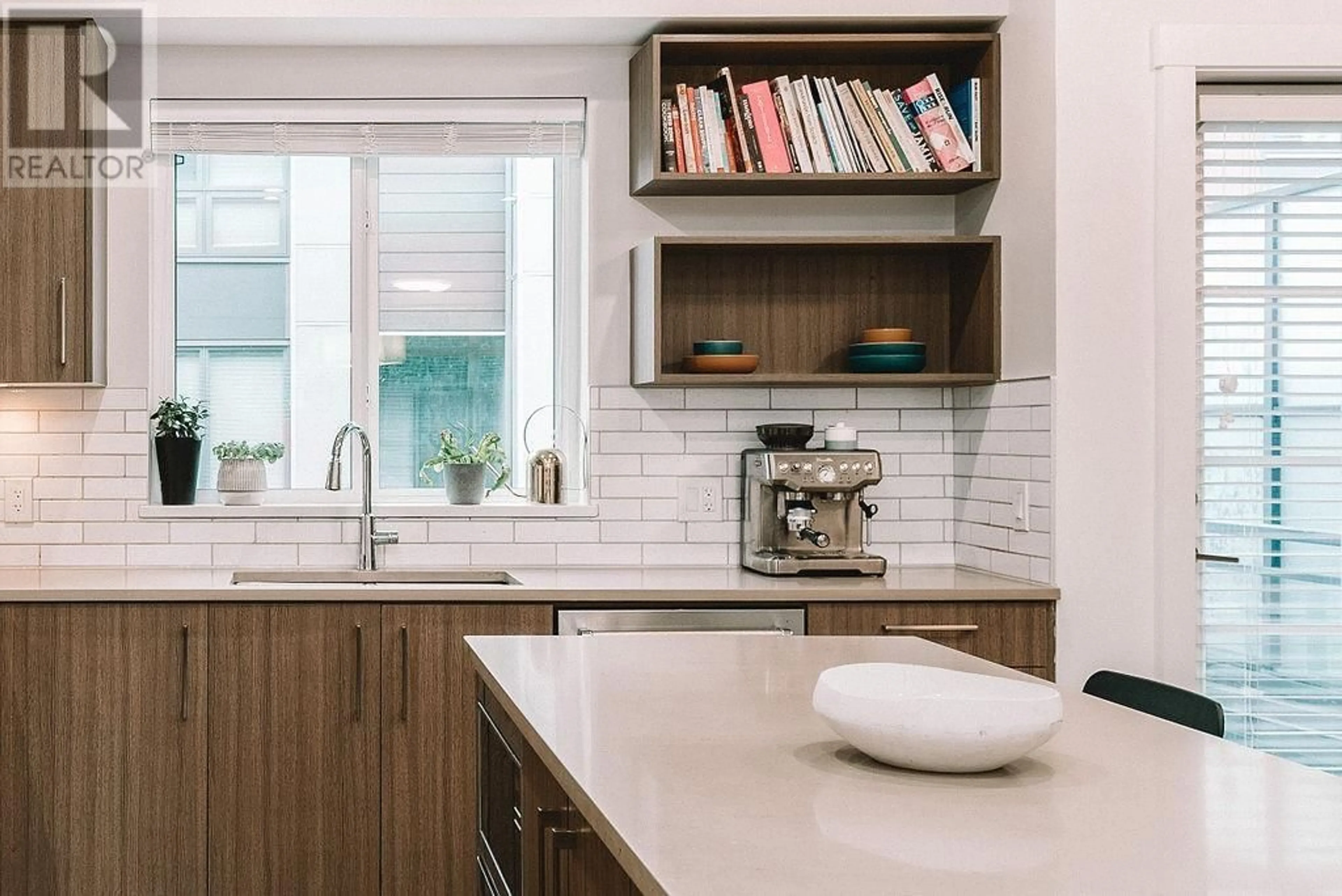 Contemporary kitchen, ceramic/tile floor for 3 - 70 SEAVIEW DRIVE, Port Moody British Columbia V3H0J9