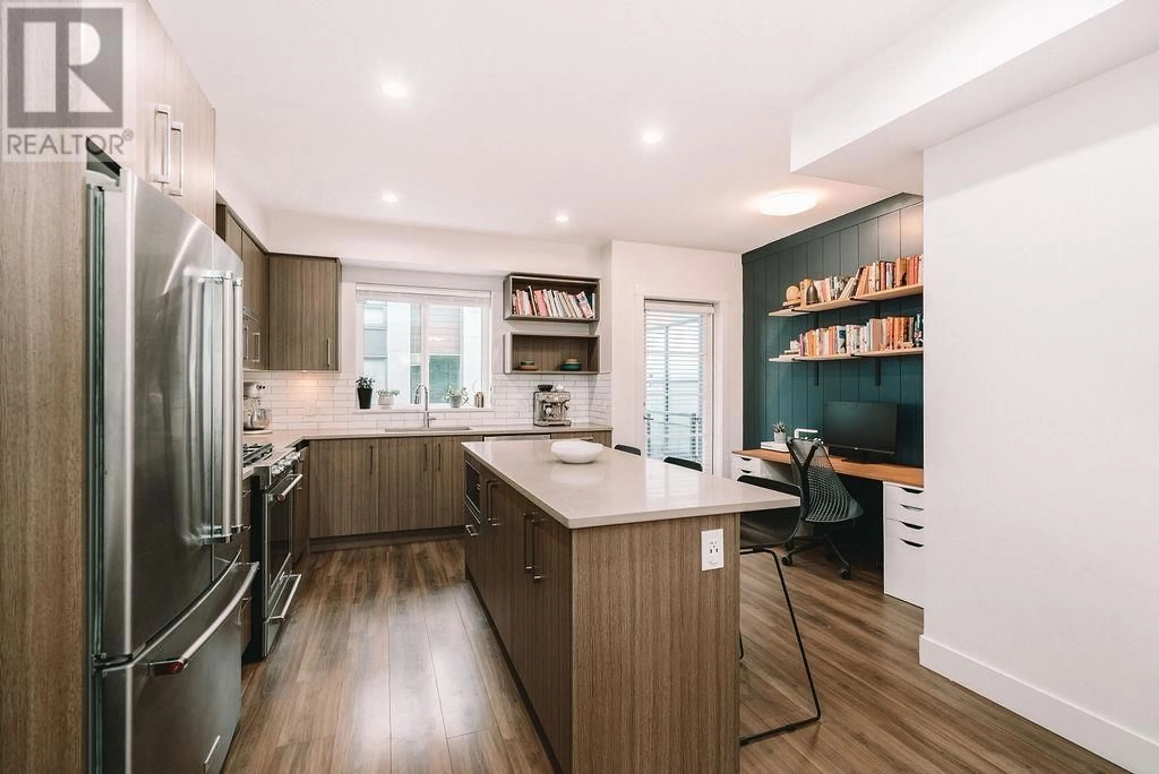Contemporary kitchen, wood/laminate floor for 3 - 70 SEAVIEW DRIVE, Port Moody British Columbia V3H0J9