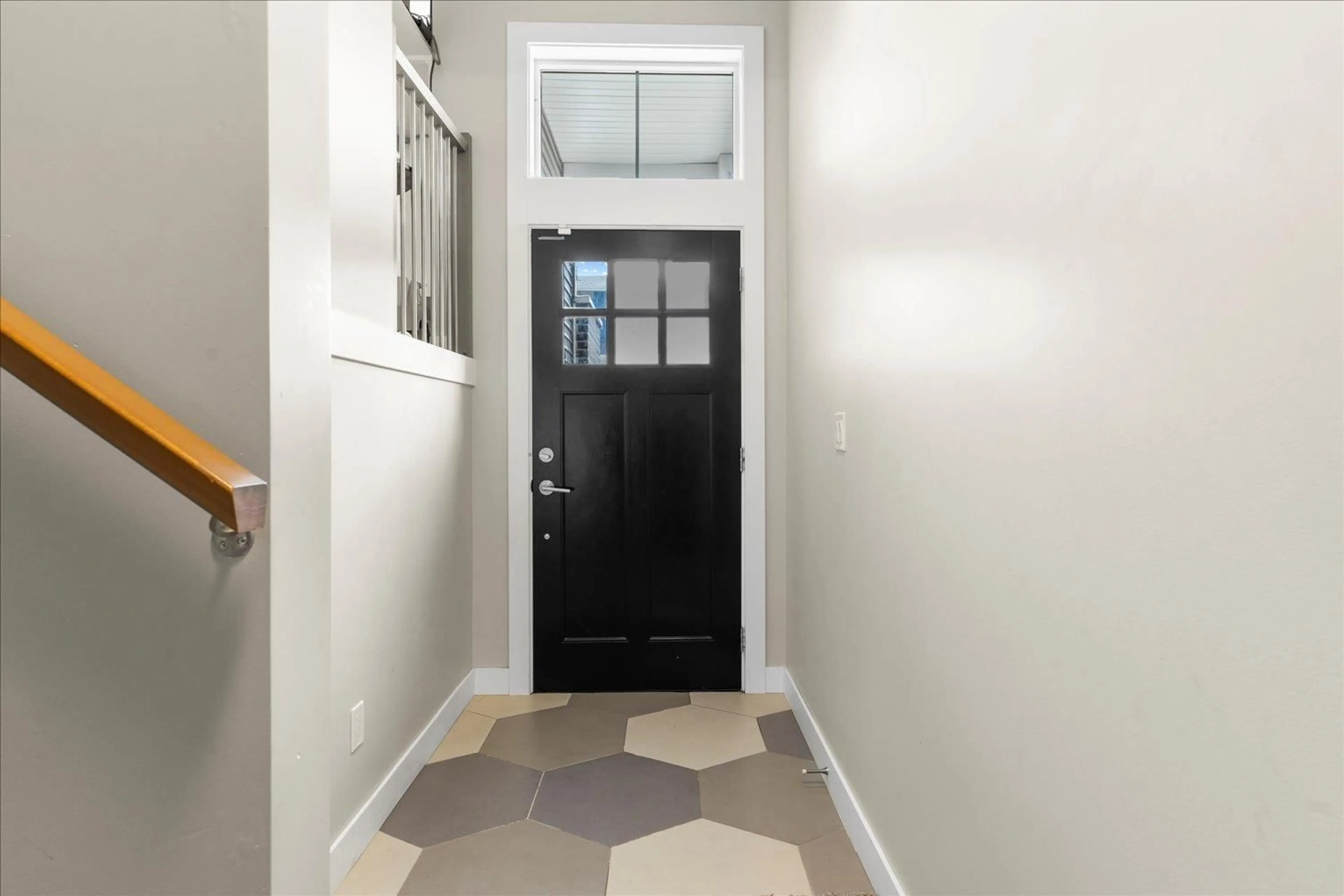Indoor entryway for 17 - 45545 KIPP AVENUE, Chilliwack British Columbia V2P1Z1