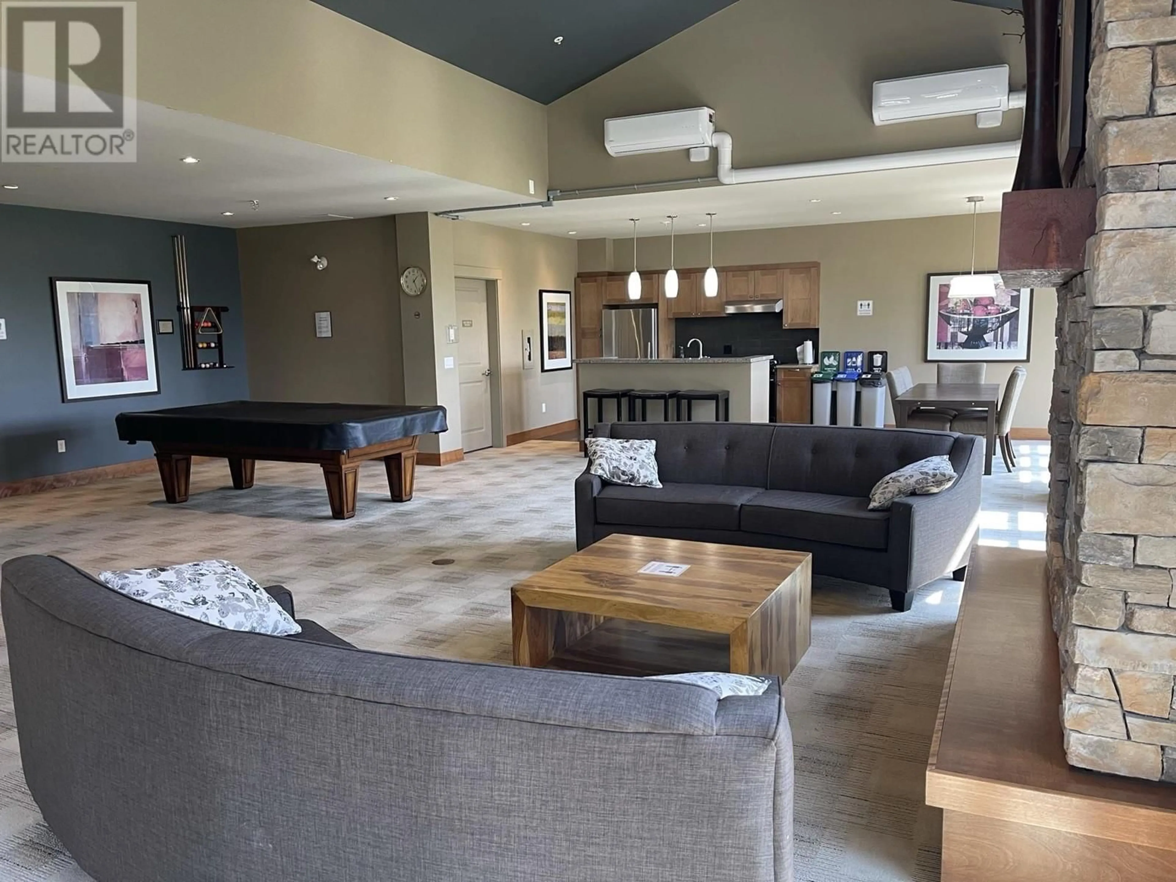 Living room with furniture, unknown for 416 - 3110 DAYANEE SPRINGS BOULEVARD, Coquitlam British Columbia V3E0B4