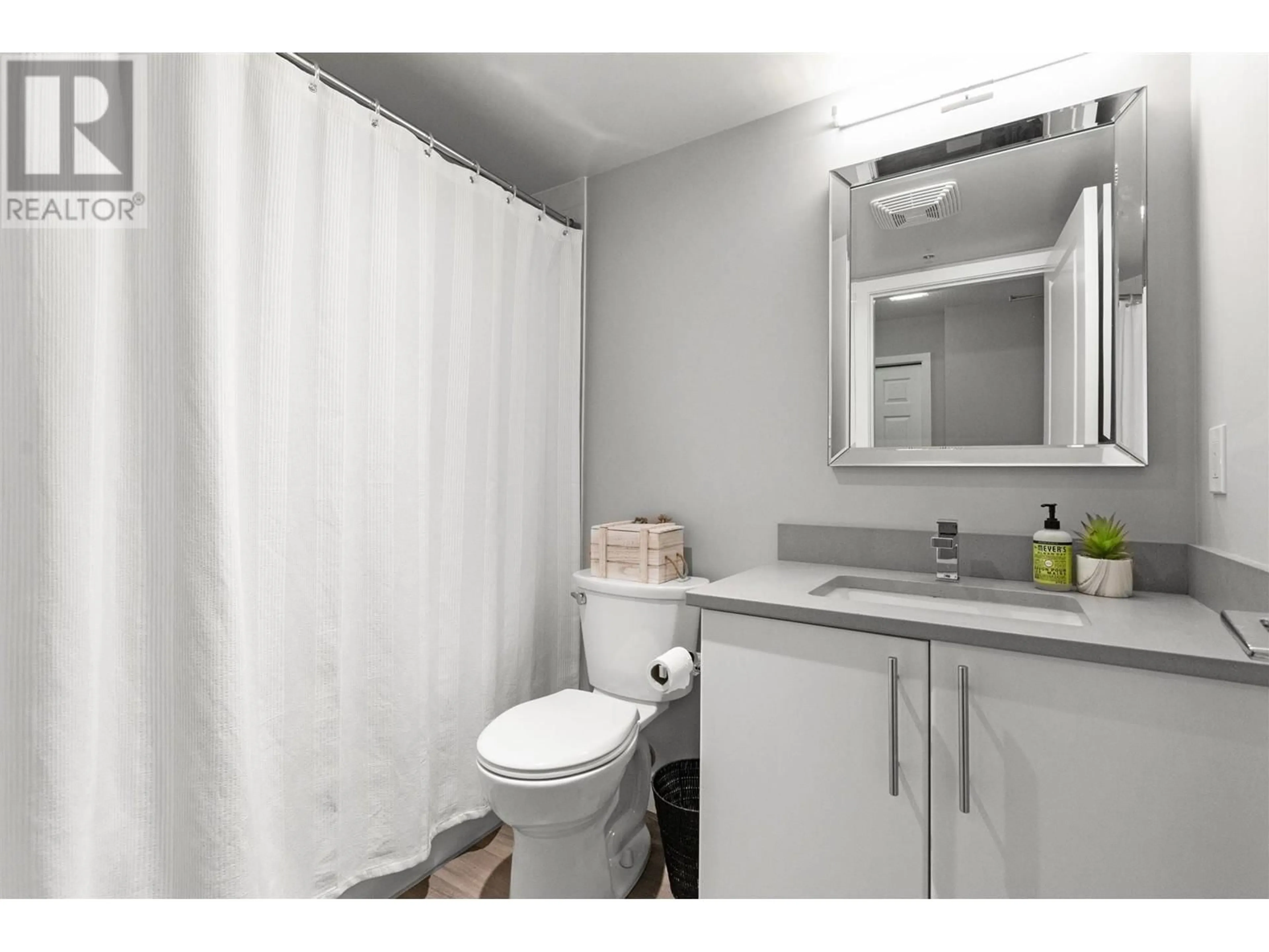 Standard bathroom, unknown for 505 - 2088 MADISON AVENUE, Burnaby British Columbia V5C6T5