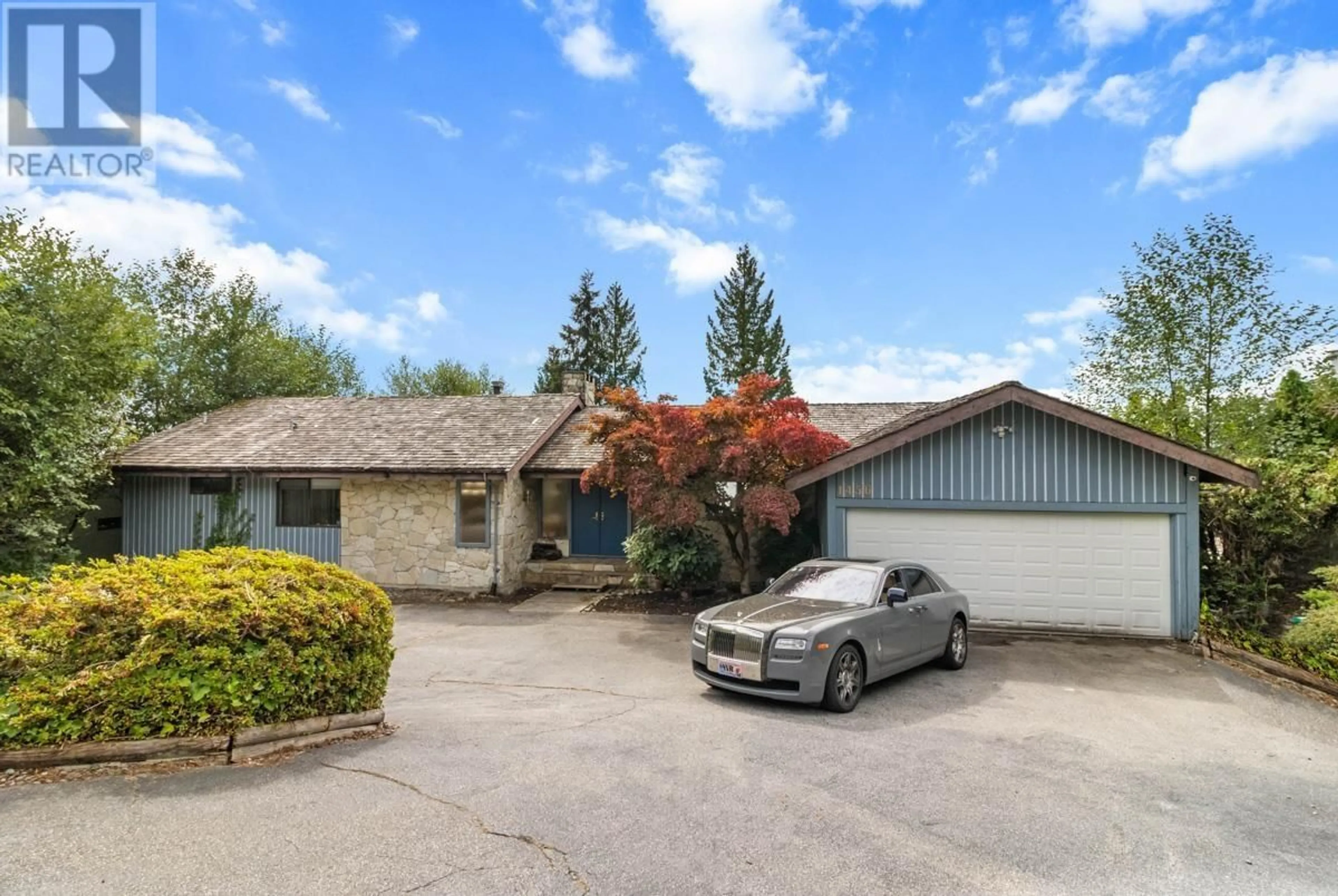 A pic from outside/outdoor area/front of a property/back of a property/a pic from drone, street for 1456 CHARTWELL DRIVE, West Vancouver British Columbia V7S2S1