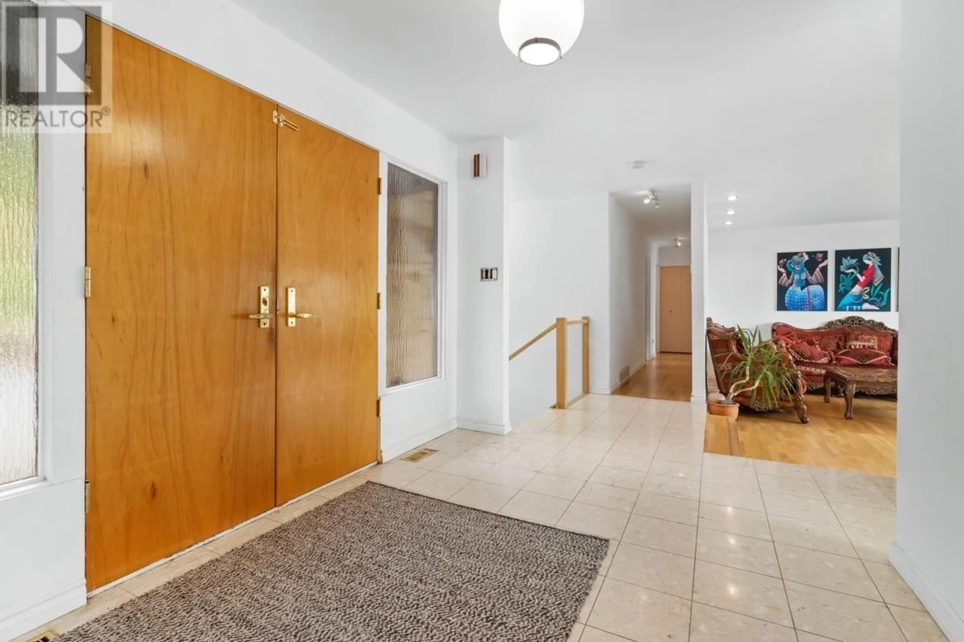 Indoor foyer for 1456 CHARTWELL DRIVE, West Vancouver British Columbia V7S2S1