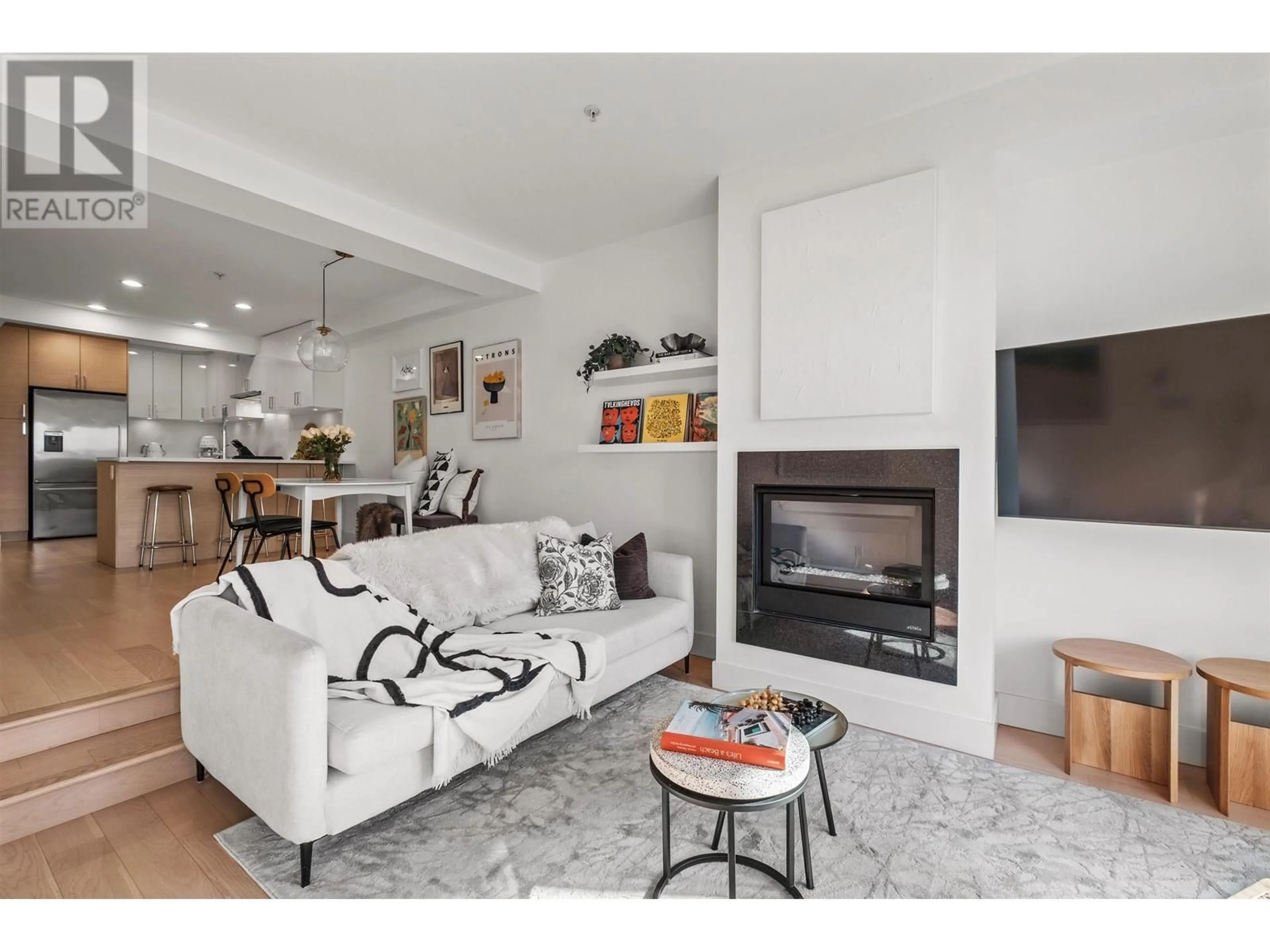 Living room with furniture, unknown for 1688 MCLEAN DRIVE, Vancouver British Columbia V5L3P3