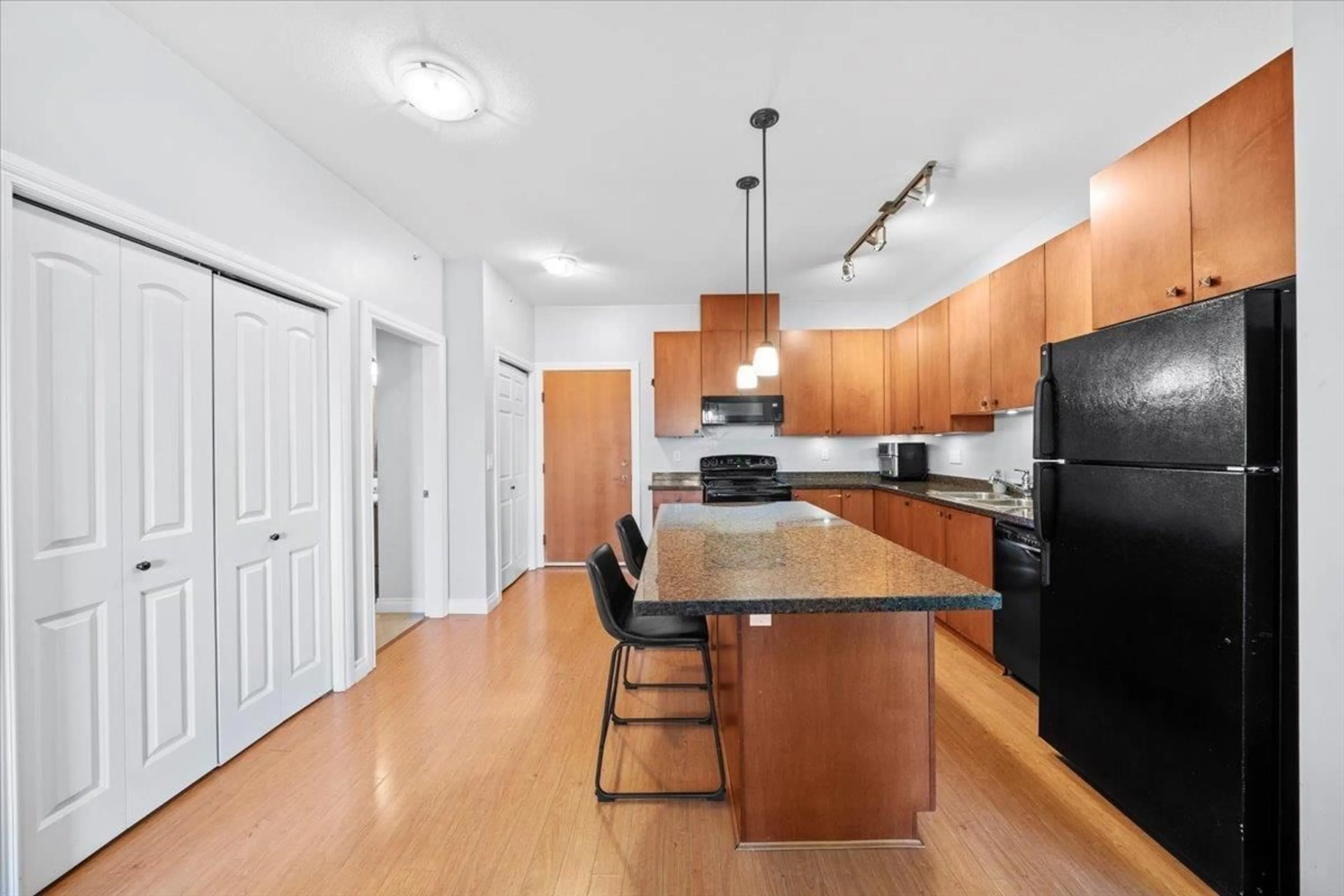 Standard kitchen, unknown for 502 - 8717 160, Surrey British Columbia V4N5X7