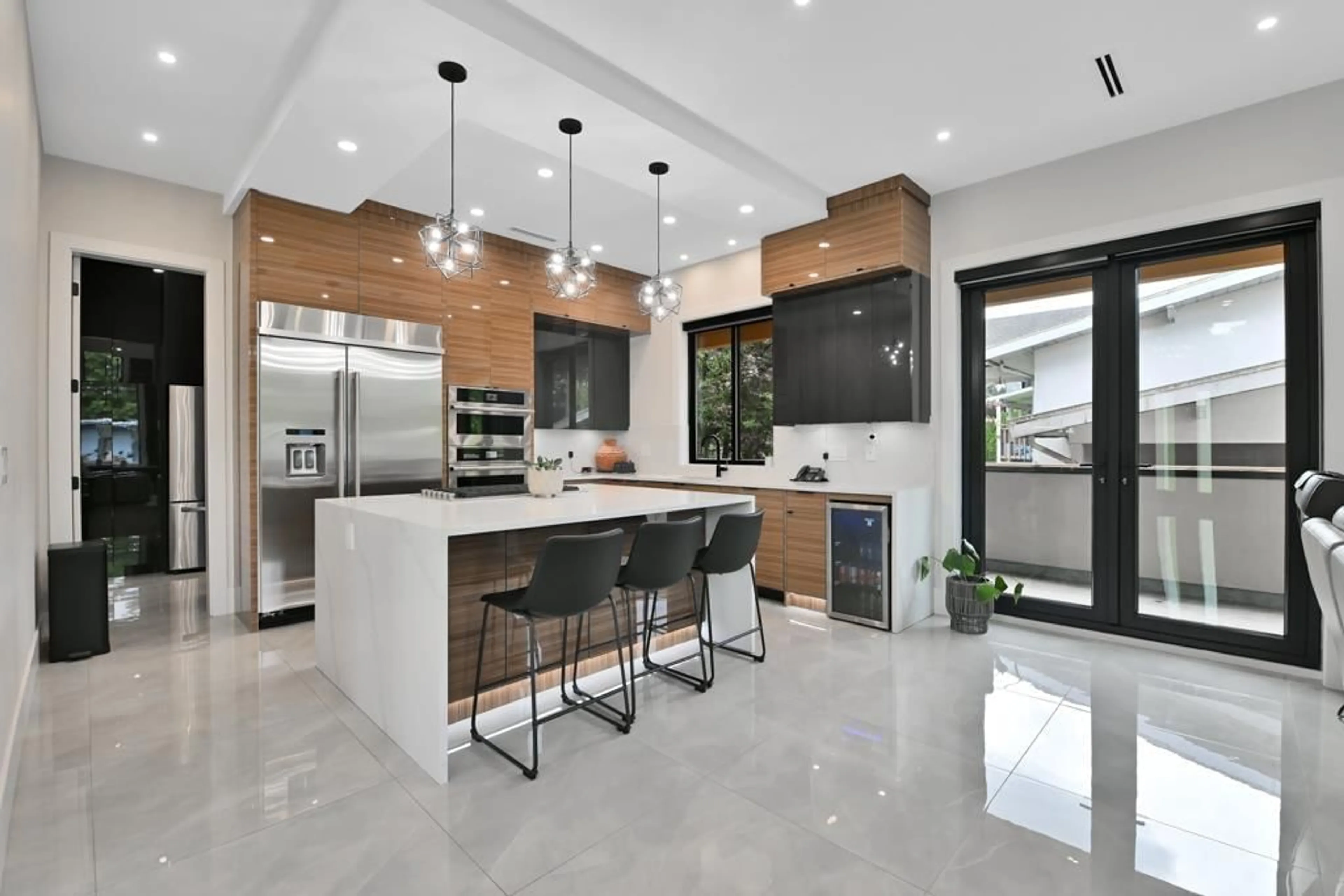 Contemporary kitchen, ceramic/tile floor for 34208 CEDAR, Abbotsford British Columbia V2S2W2