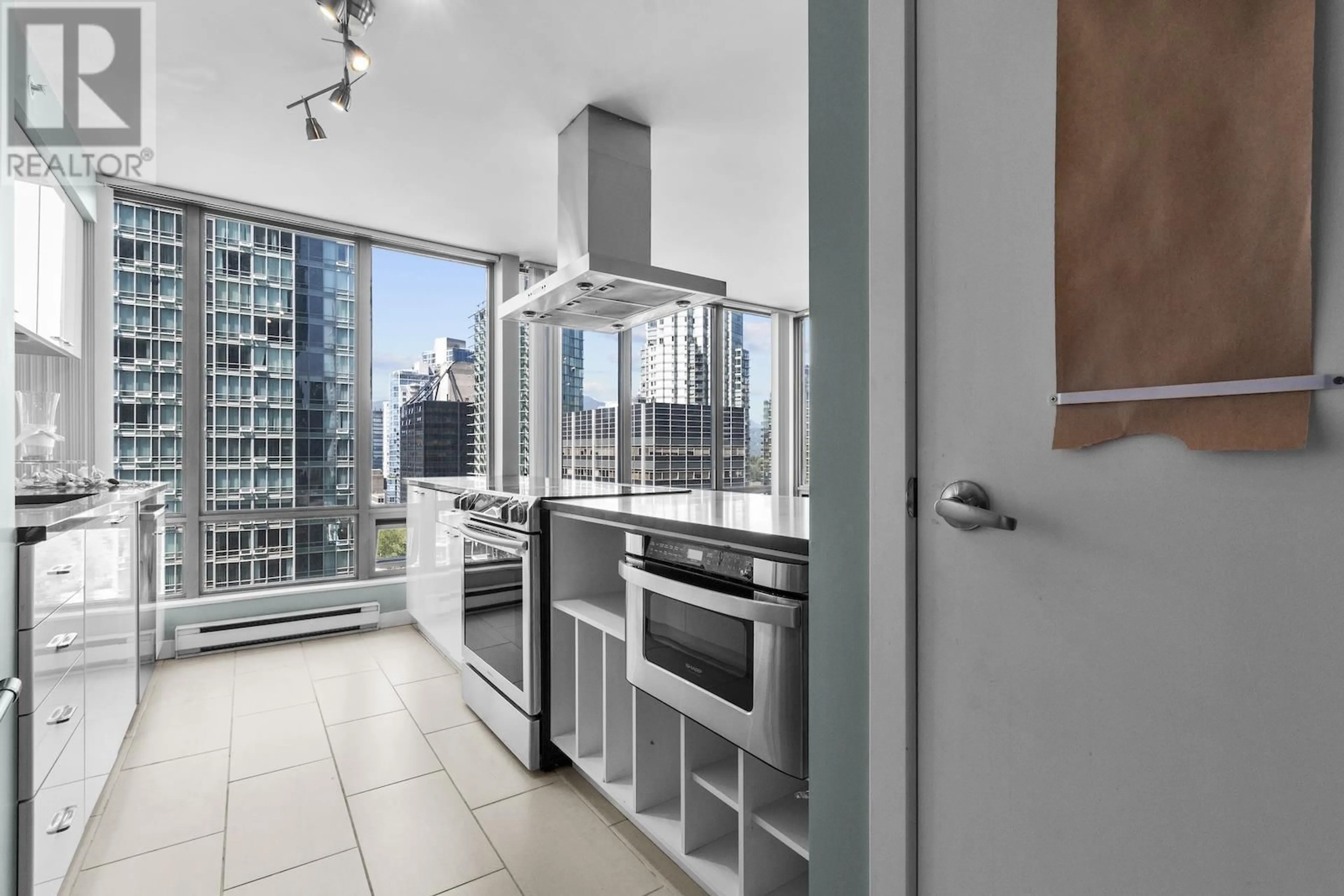 Standard kitchen, unknown for 1101 - 1200 GEORGIA STREET, Vancouver British Columbia V6E4R2