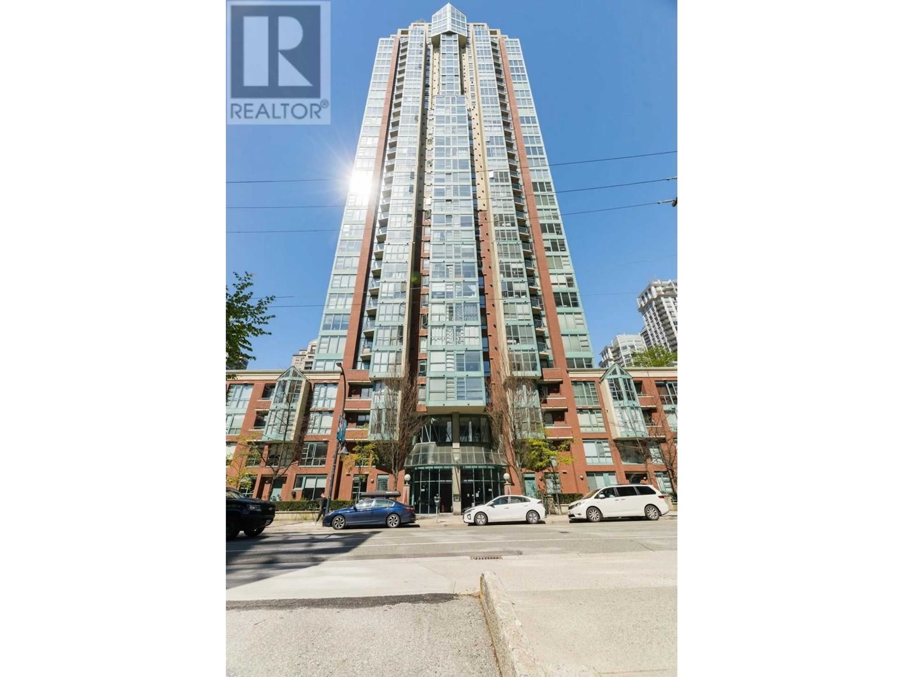 Indoor foyer for 801 - 939 HOMER STREET, Vancouver British Columbia V6B2W6
