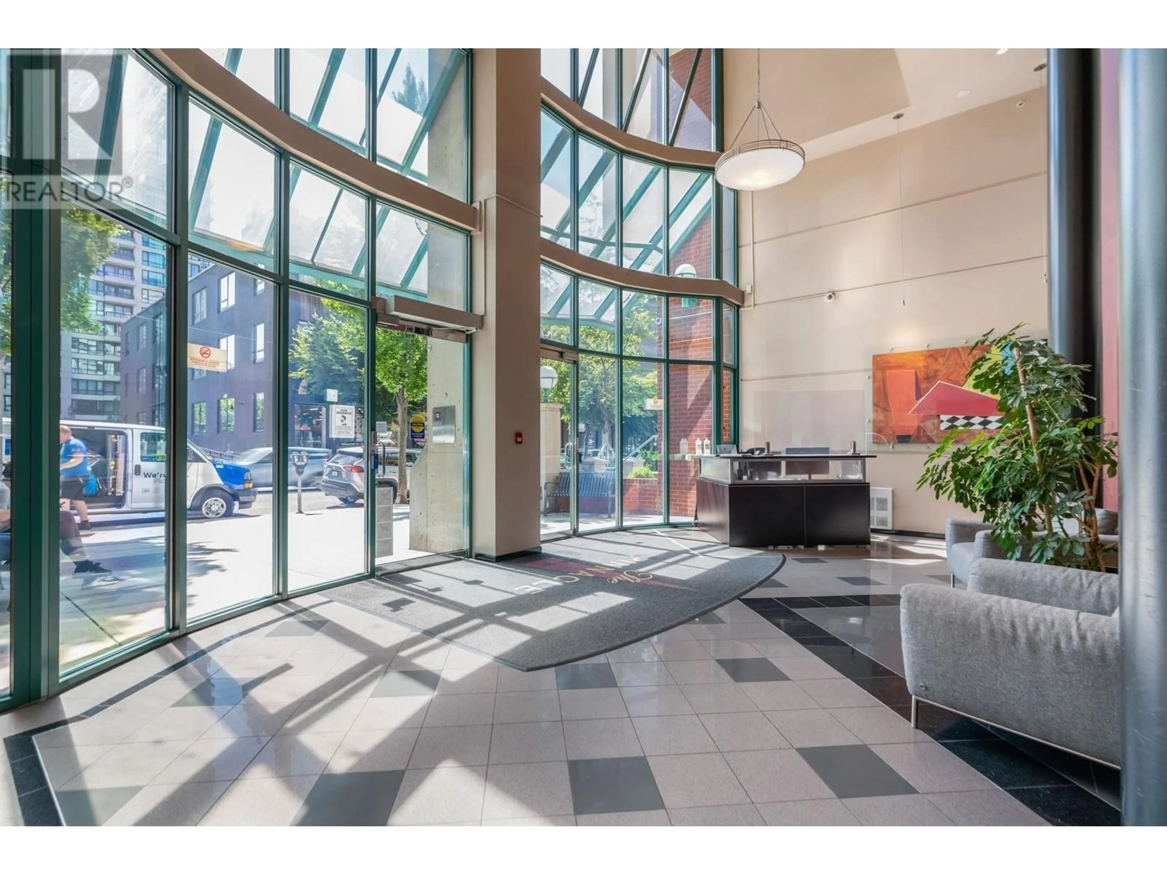 Indoor foyer for 801 - 939 HOMER STREET, Vancouver British Columbia V6B2W6