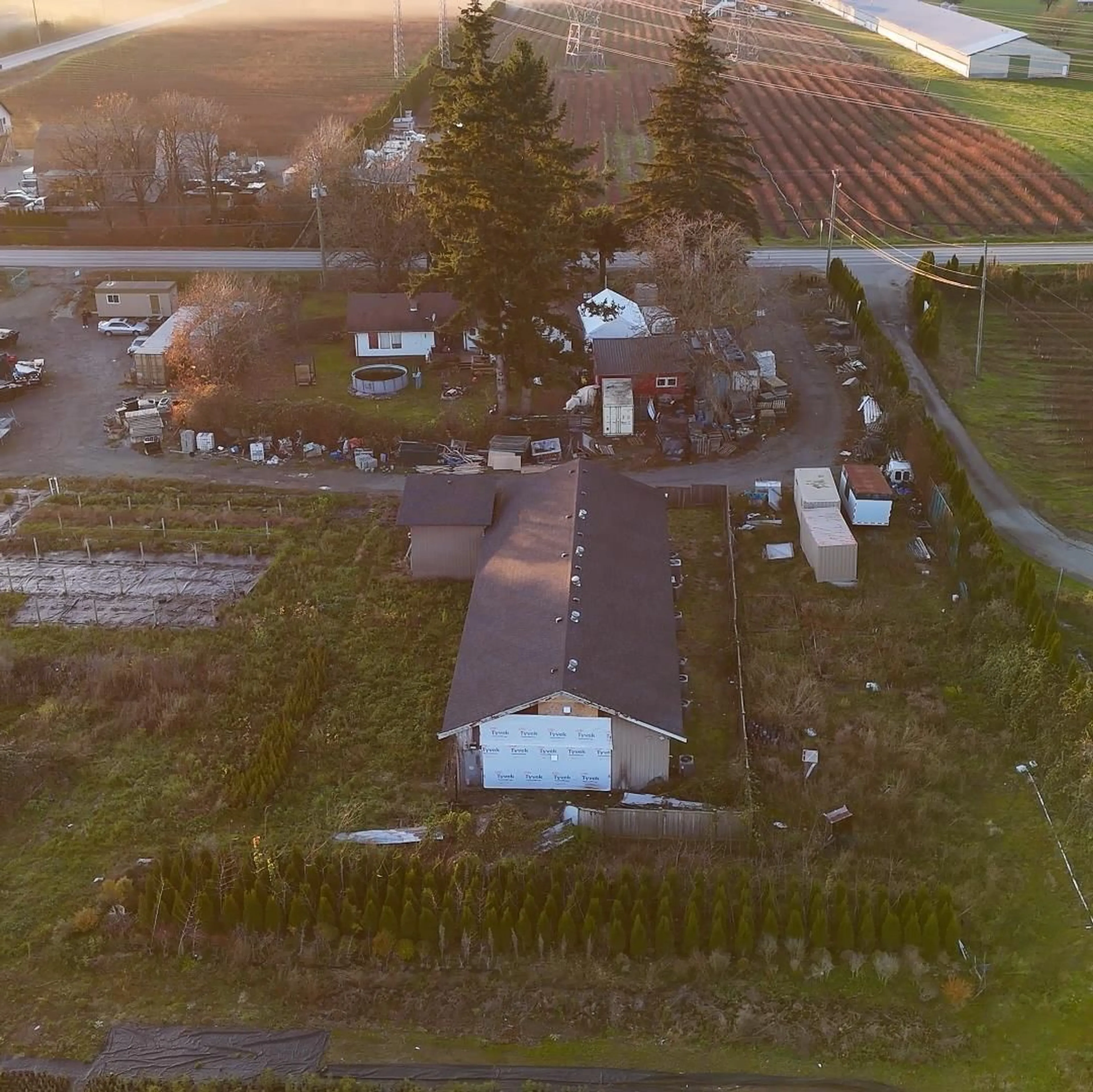 A pic from outside/outdoor area/front of a property/back of a property/a pic from drone, unknown for 1660 LEFEUVRE, Abbotsford British Columbia V4X1C5