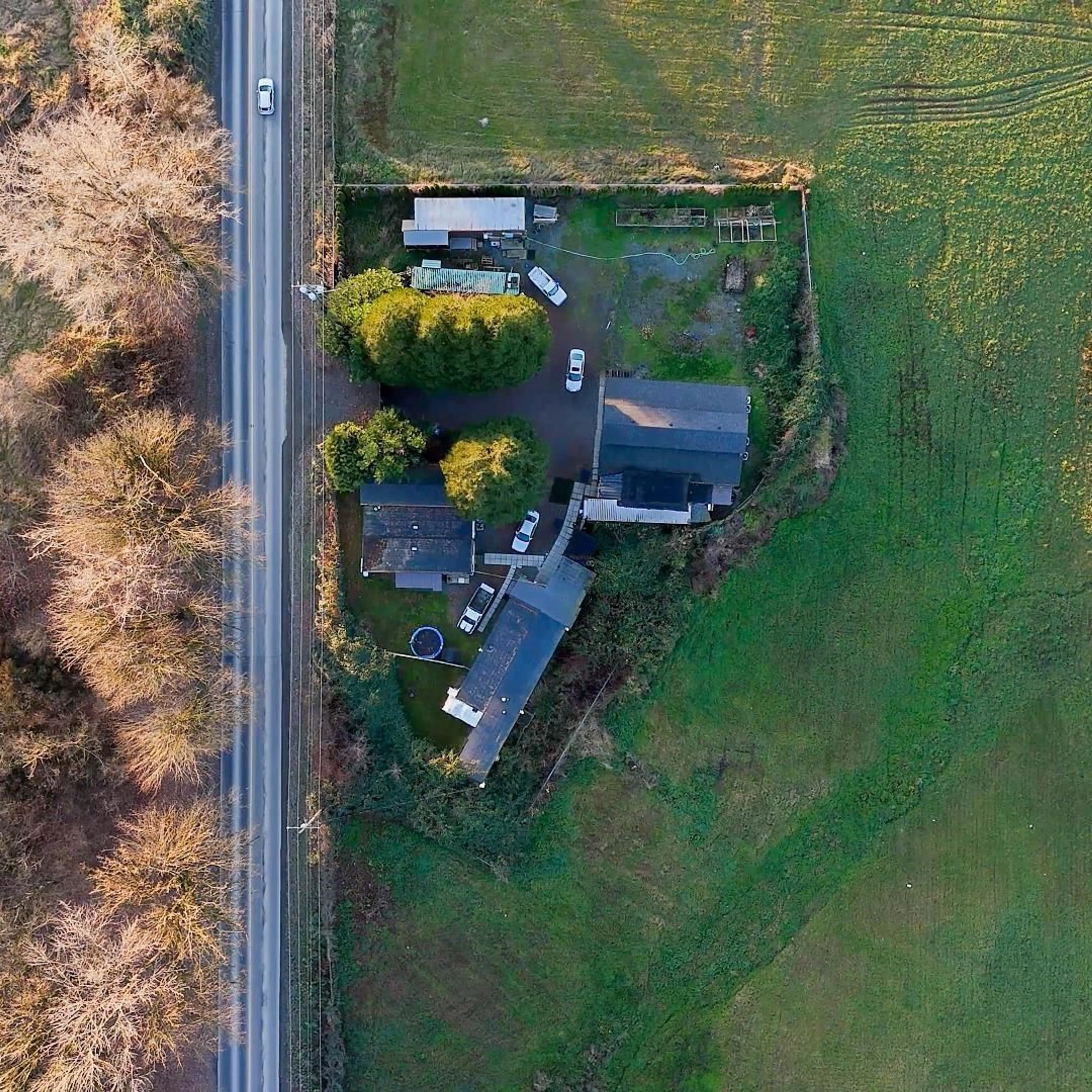 A pic from outside/outdoor area/front of a property/back of a property/a pic from drone, street for 1660 LEFEUVRE, Abbotsford British Columbia V4X1C5