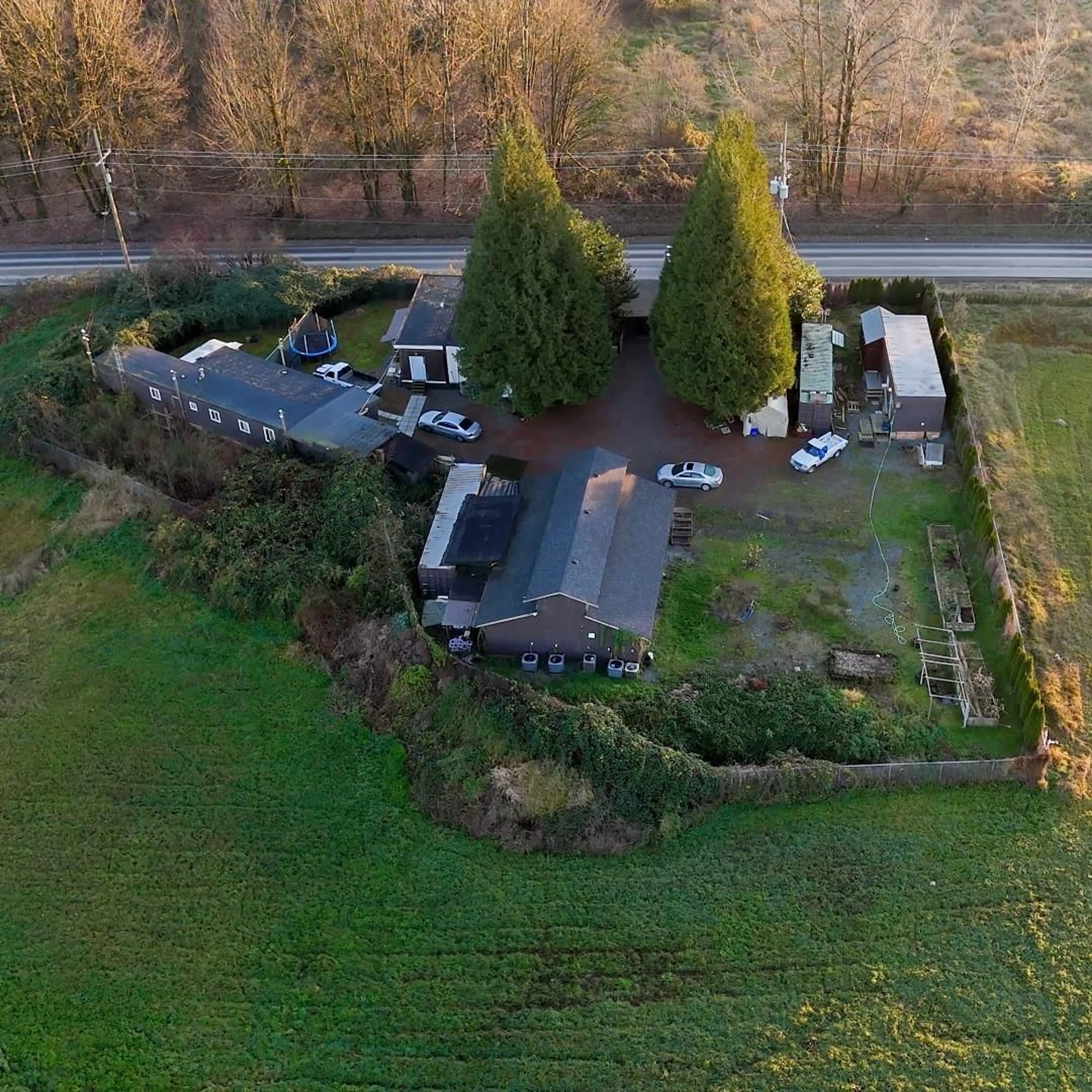 A pic from outside/outdoor area/front of a property/back of a property/a pic from drone, unknown for 1660 LEFEUVRE, Abbotsford British Columbia V4X1C5