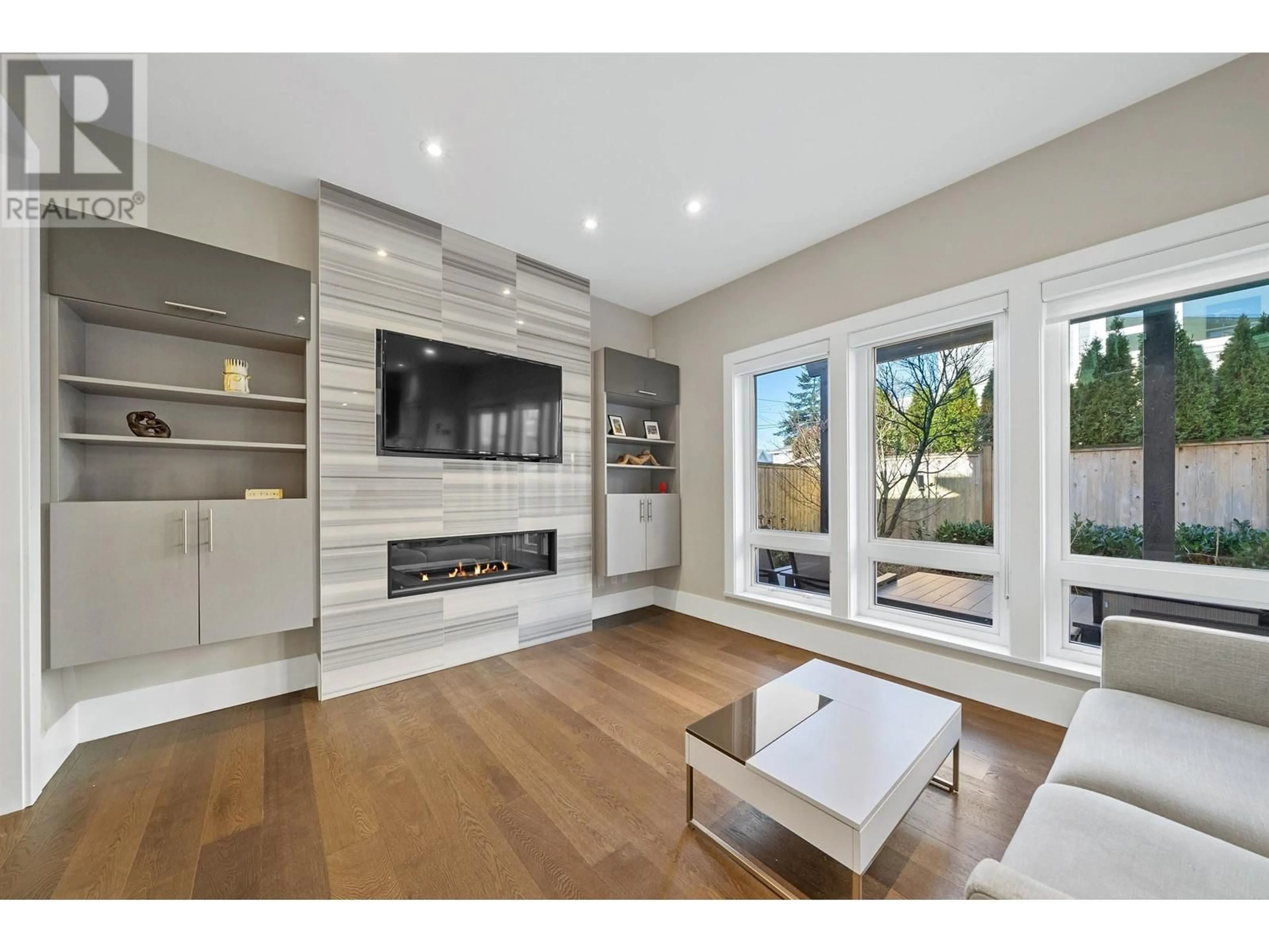 Unknown for 2 - 330 14TH STREET, North Vancouver British Columbia V7M1P6